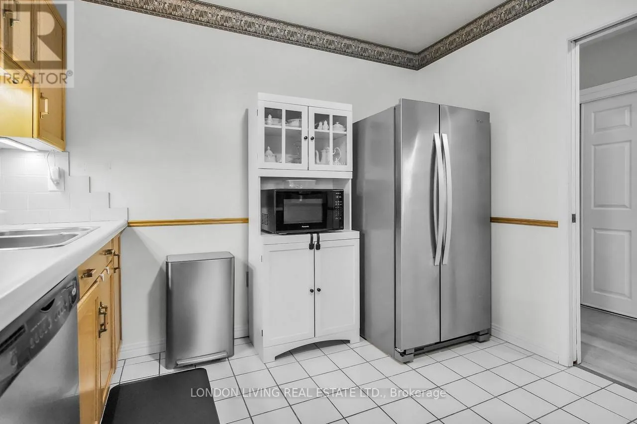 604 - 549 RIDOUT STREET N, #604