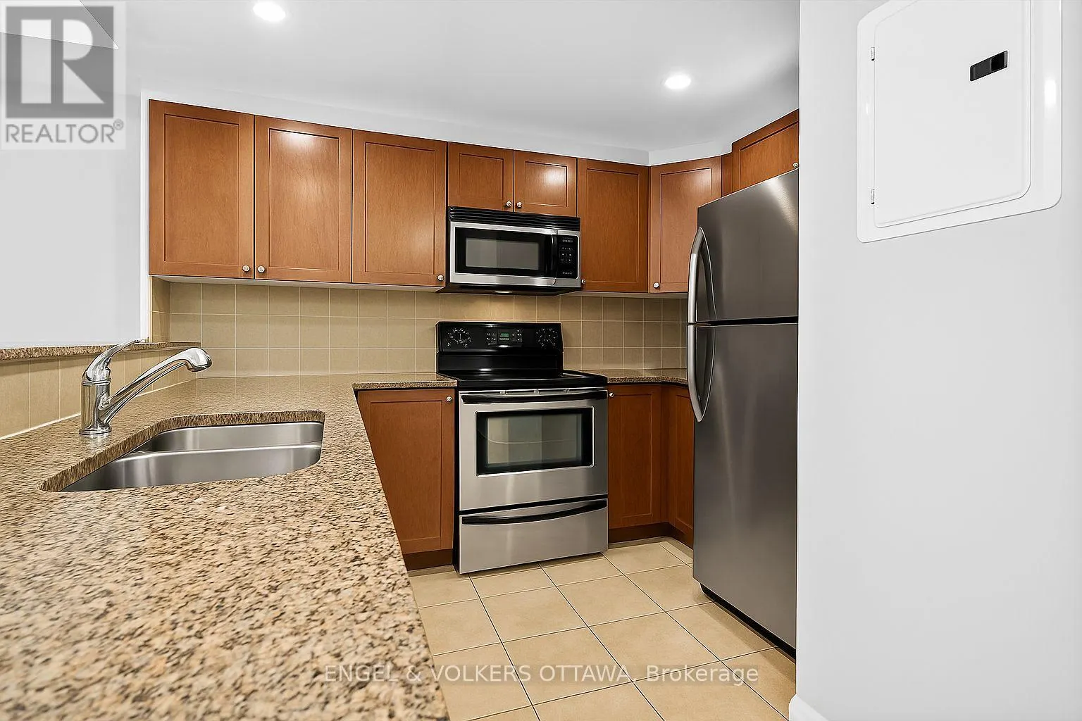 409 - 200 BESSERER STREET