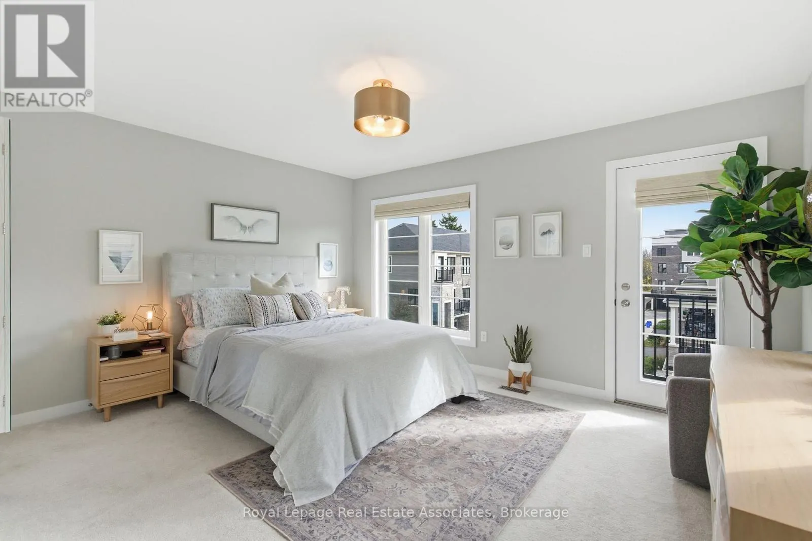 7 - 383 DUNDAS STREET E