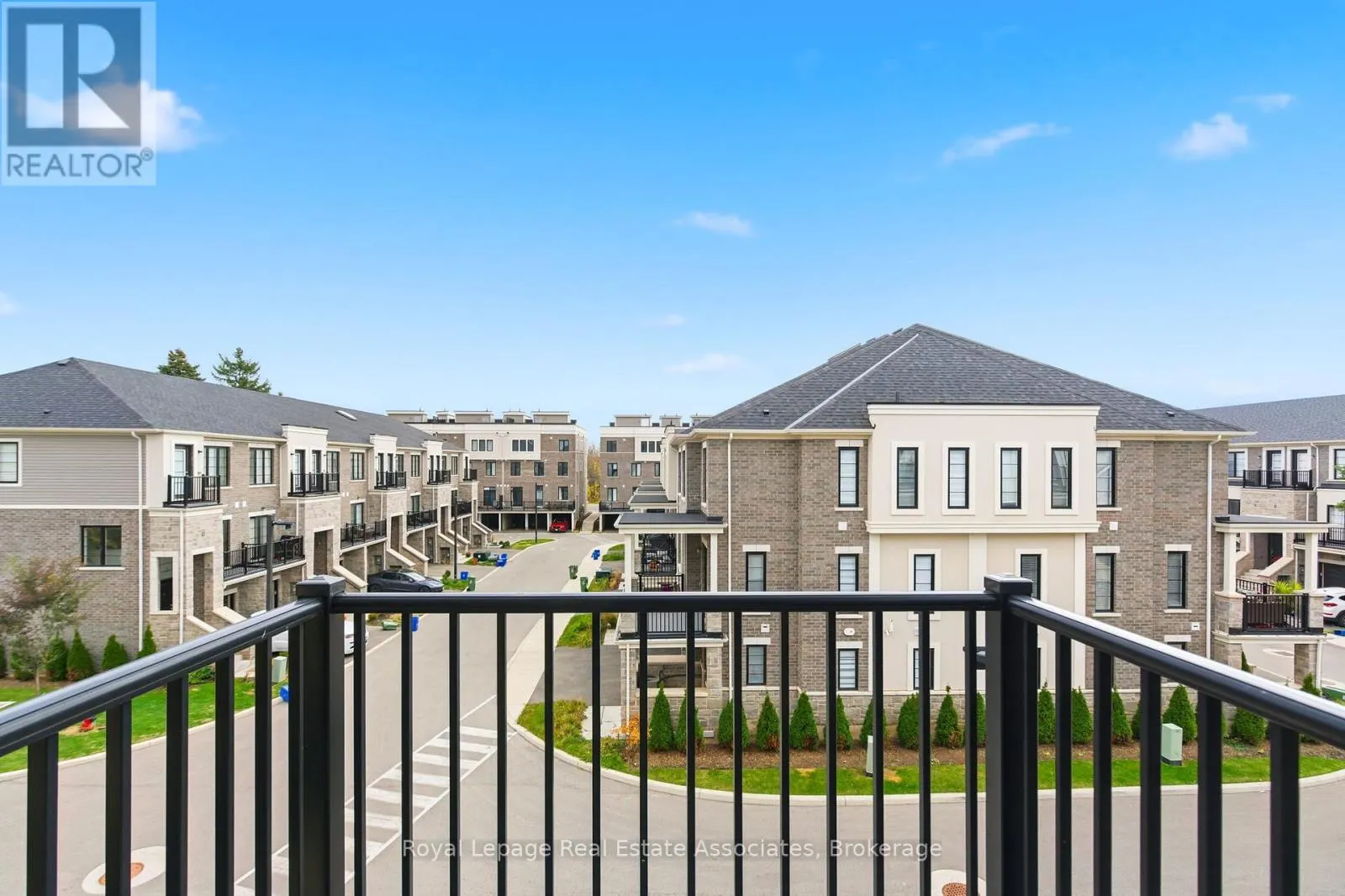 7 - 383 DUNDAS STREET E