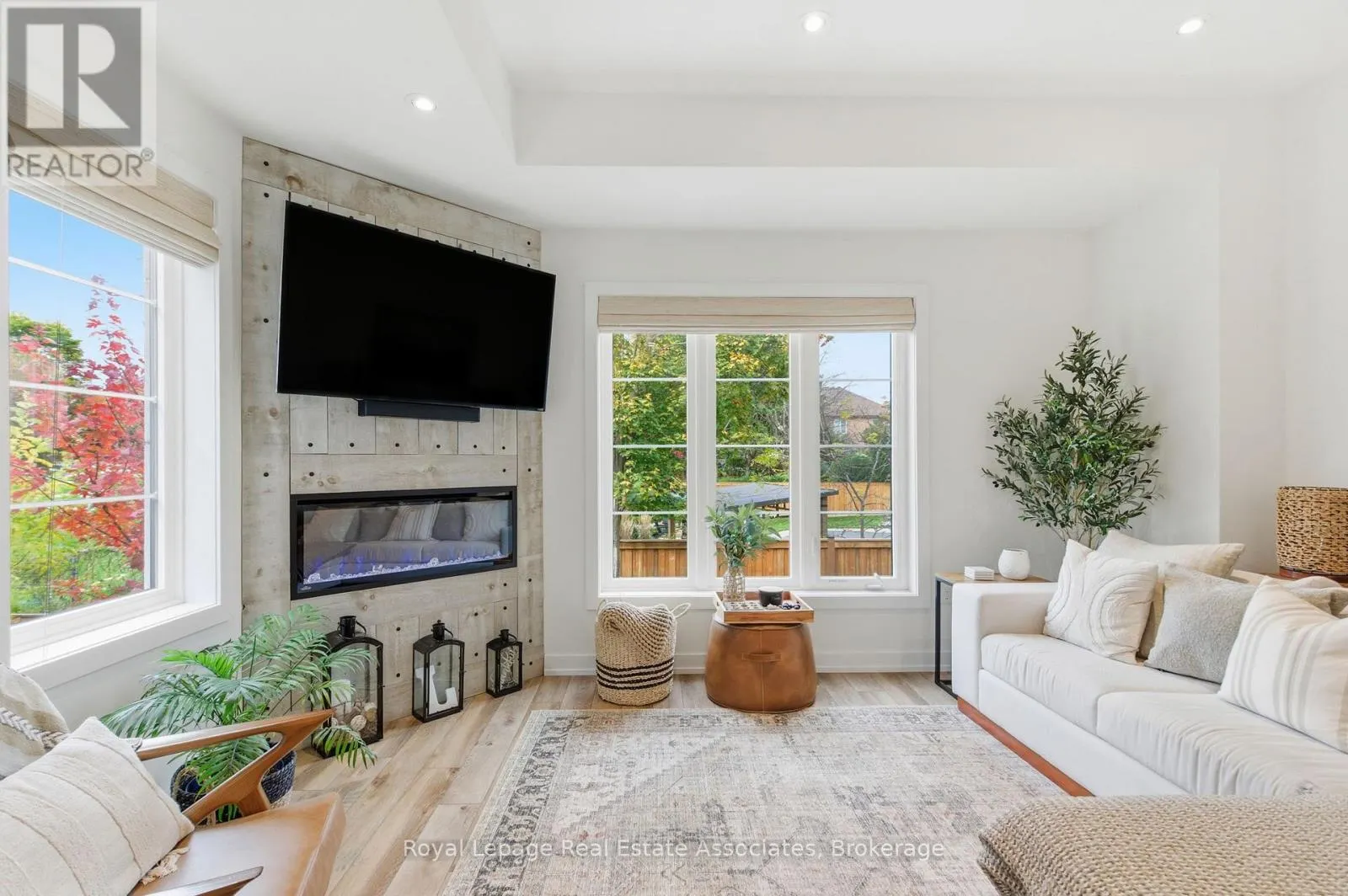 7 - 383 DUNDAS STREET E