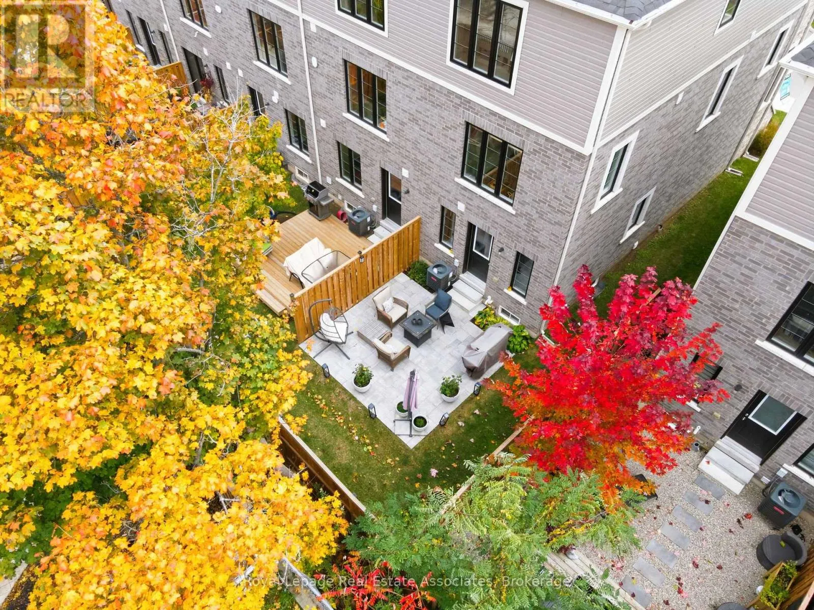 7 - 383 DUNDAS STREET E