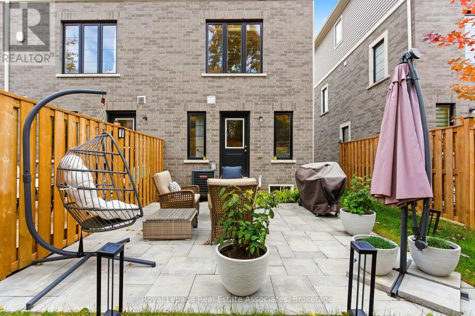 7 - 383 DUNDAS STREET E