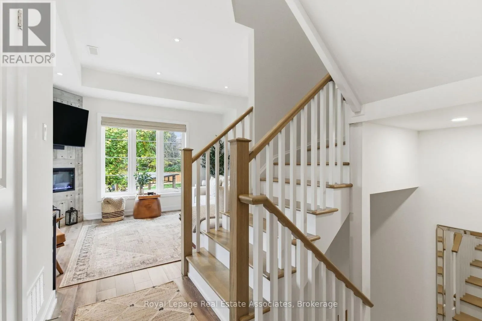 7 - 383 DUNDAS STREET E