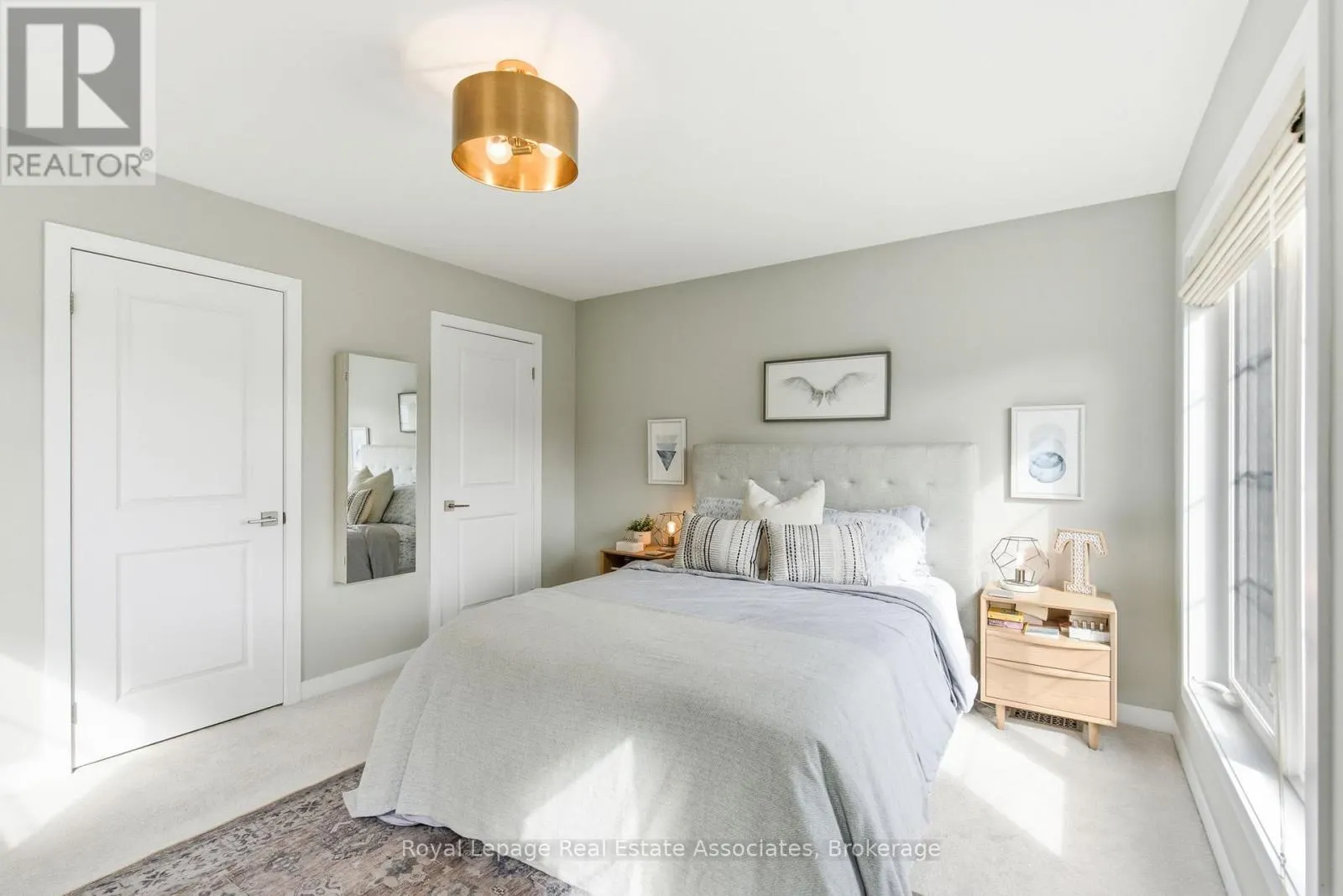 7 - 383 DUNDAS STREET E