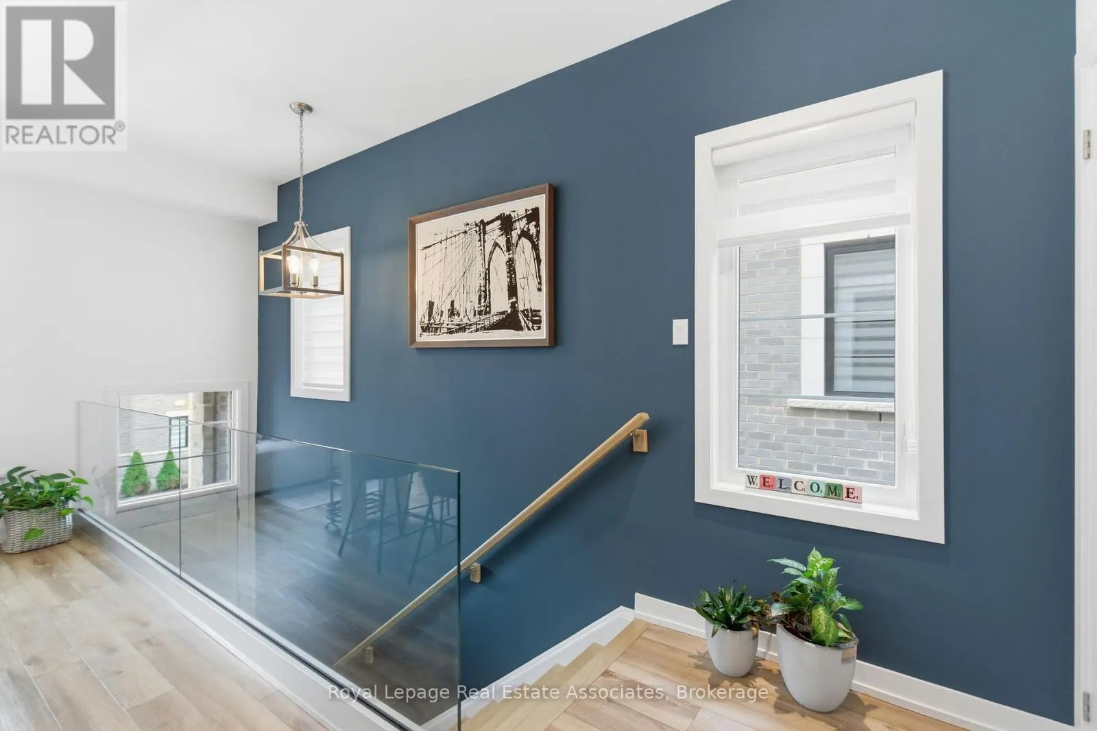 7 - 383 DUNDAS STREET E