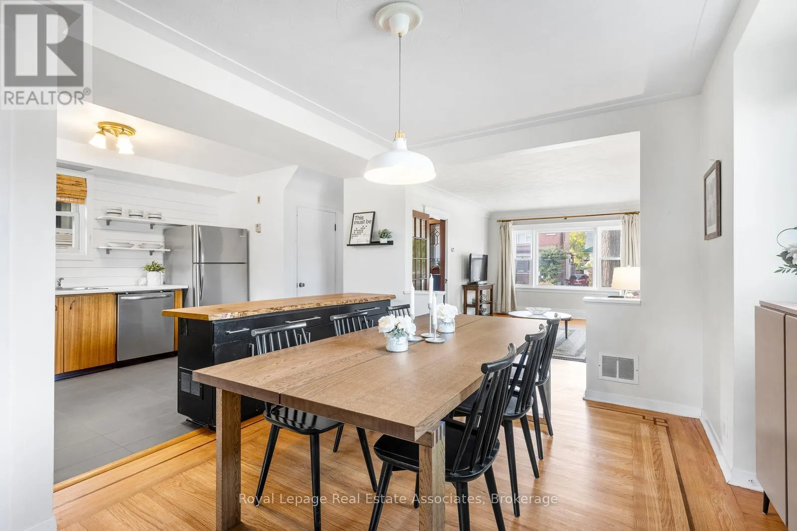 263 HOUGHTON AVENUE S