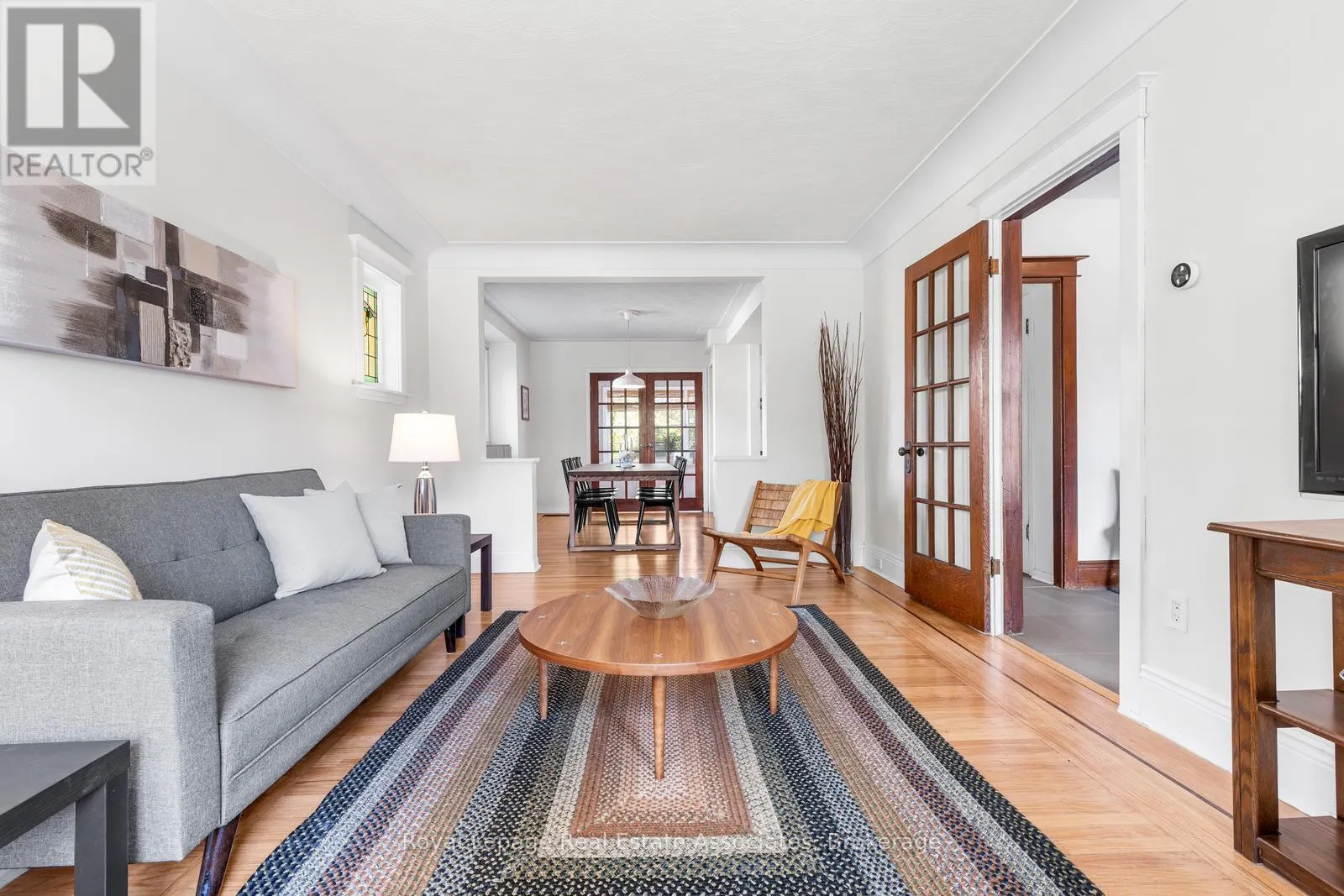 263 HOUGHTON AVENUE S