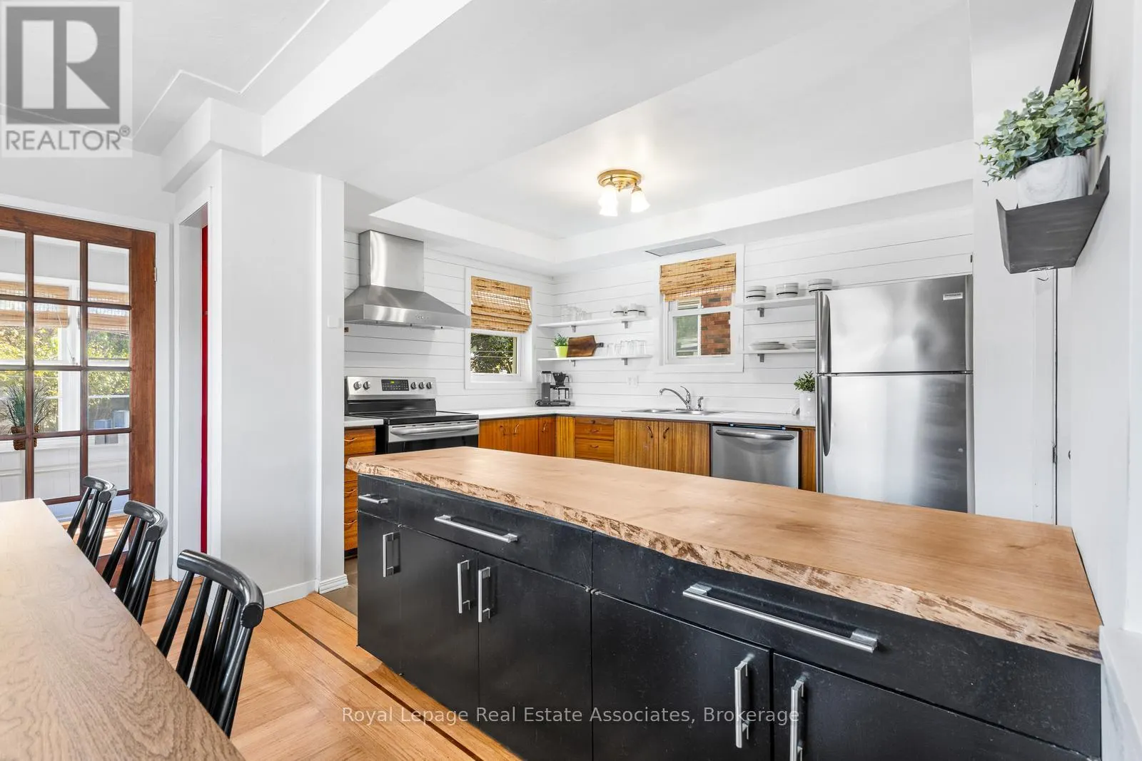 263 HOUGHTON AVENUE S