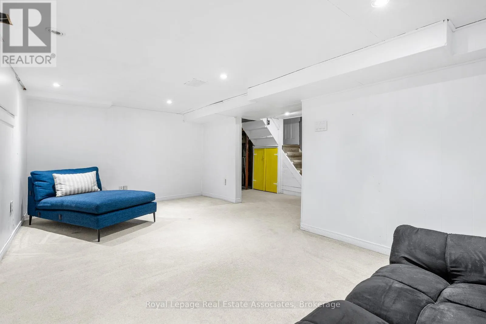 263 HOUGHTON AVENUE S