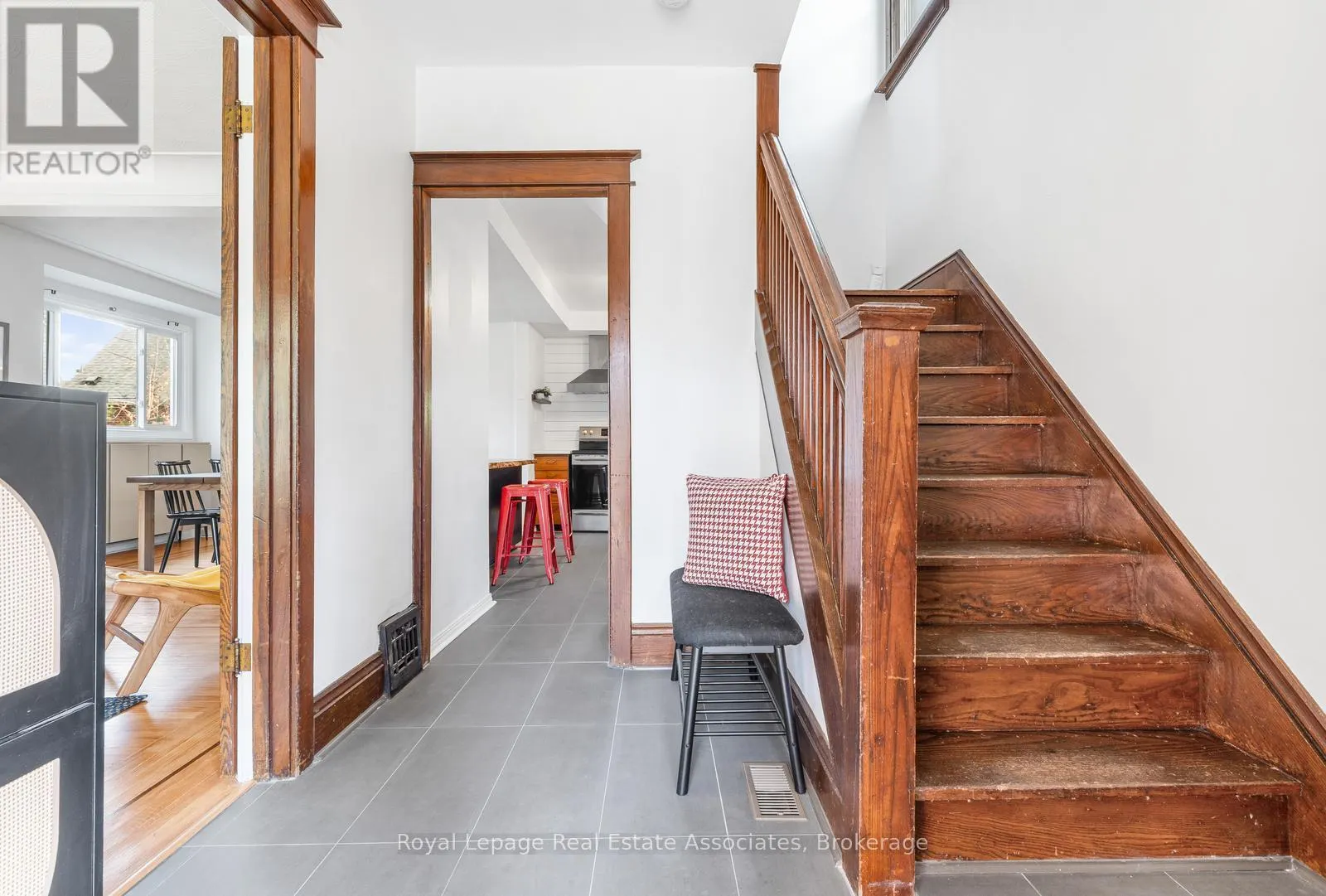 263 HOUGHTON AVENUE S