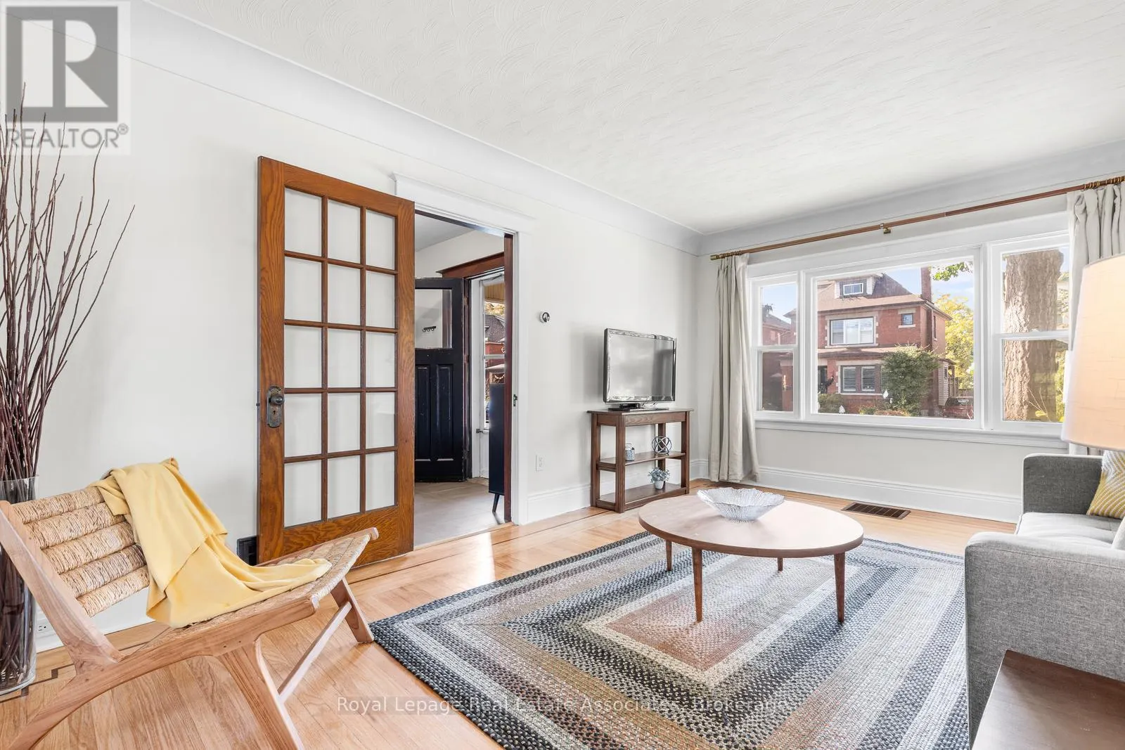 263 HOUGHTON AVENUE S