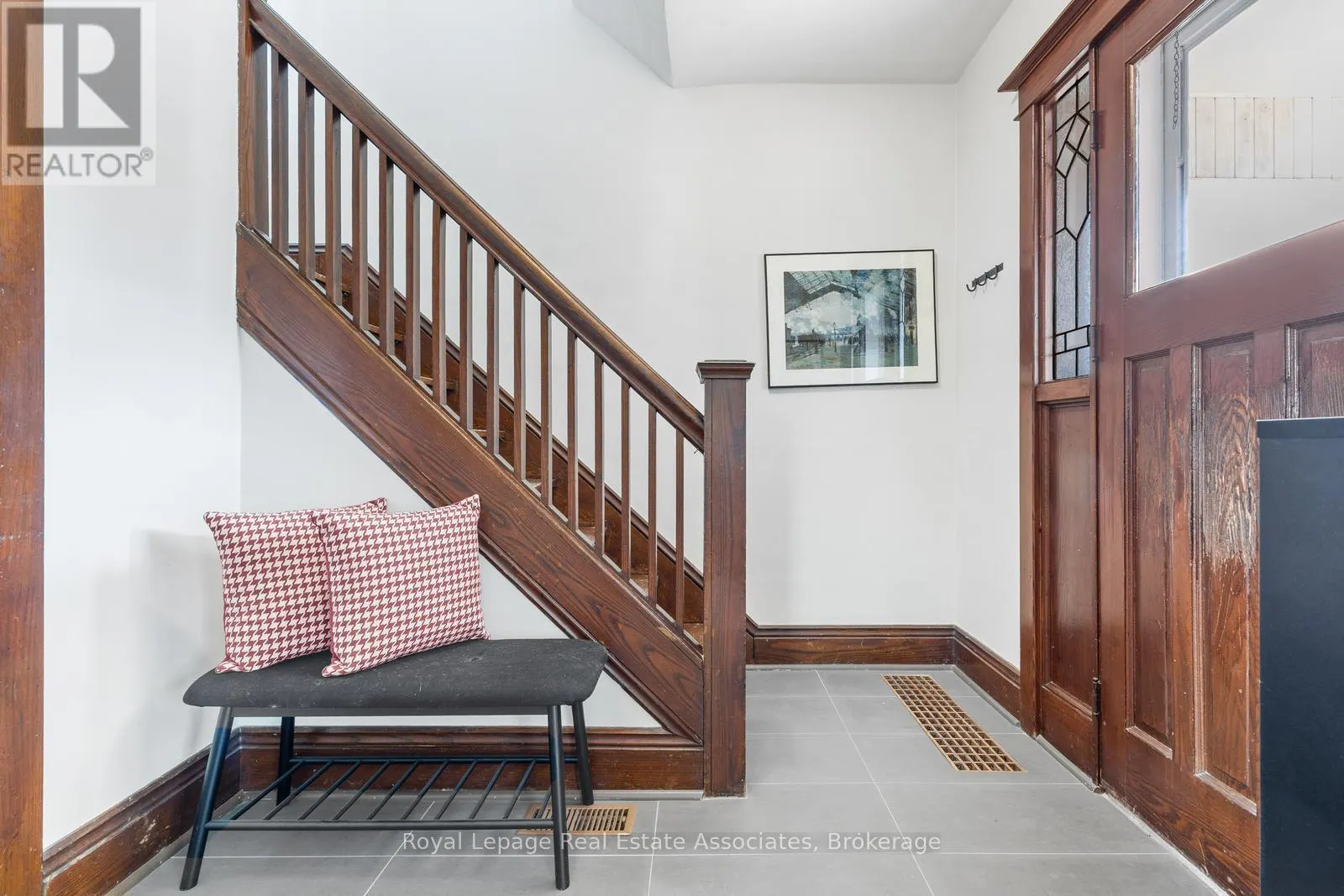 263 HOUGHTON AVENUE S