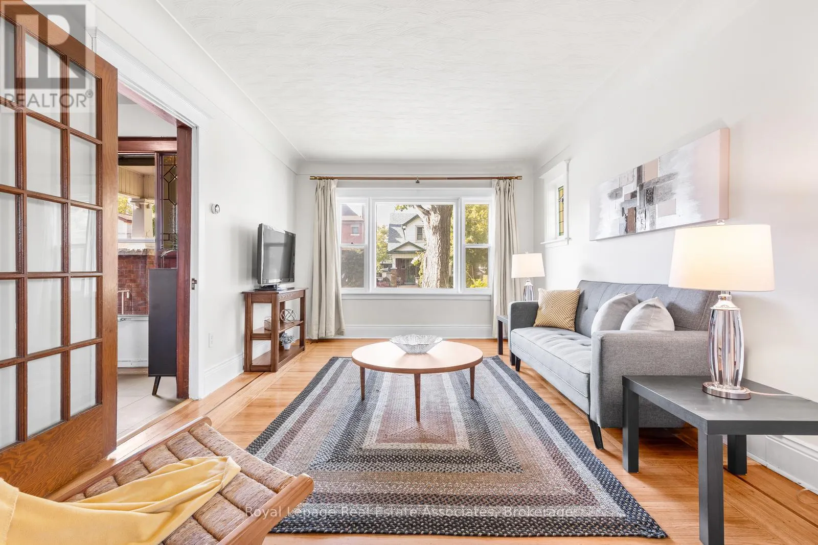 263 HOUGHTON AVENUE S