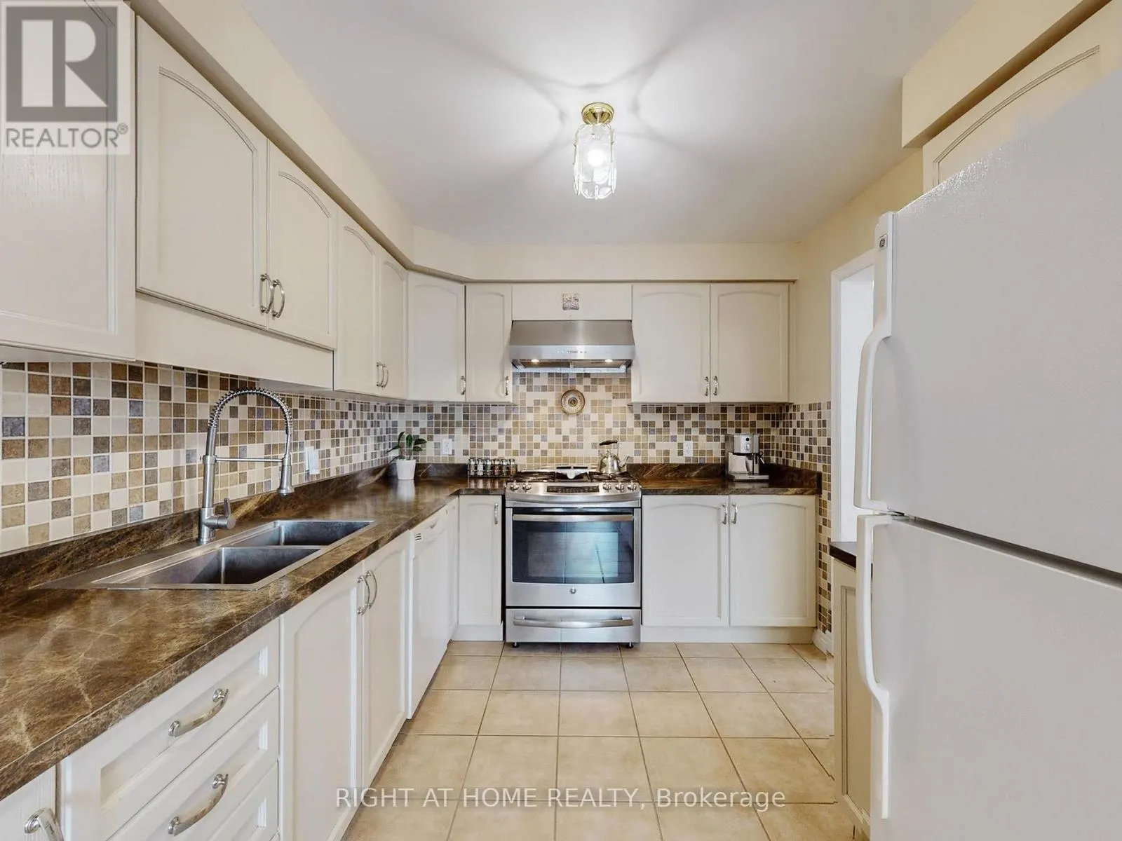 124 PEACHWOOD CRESCENT