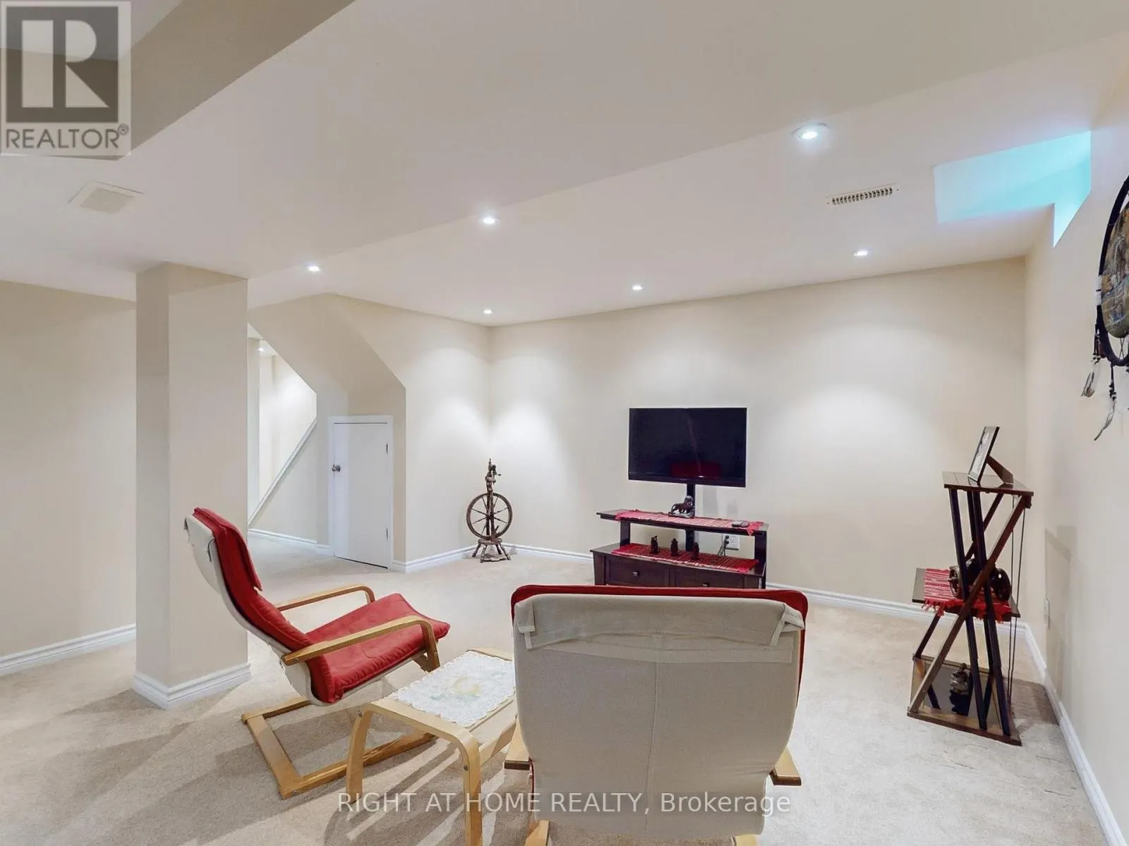 124 PEACHWOOD CRESCENT