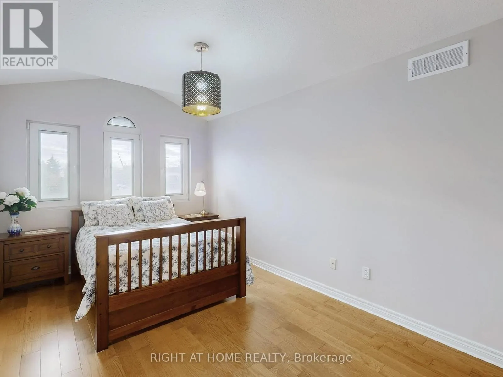 124 PEACHWOOD CRESCENT