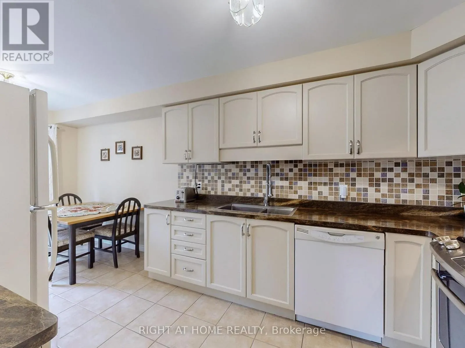 124 PEACHWOOD CRESCENT