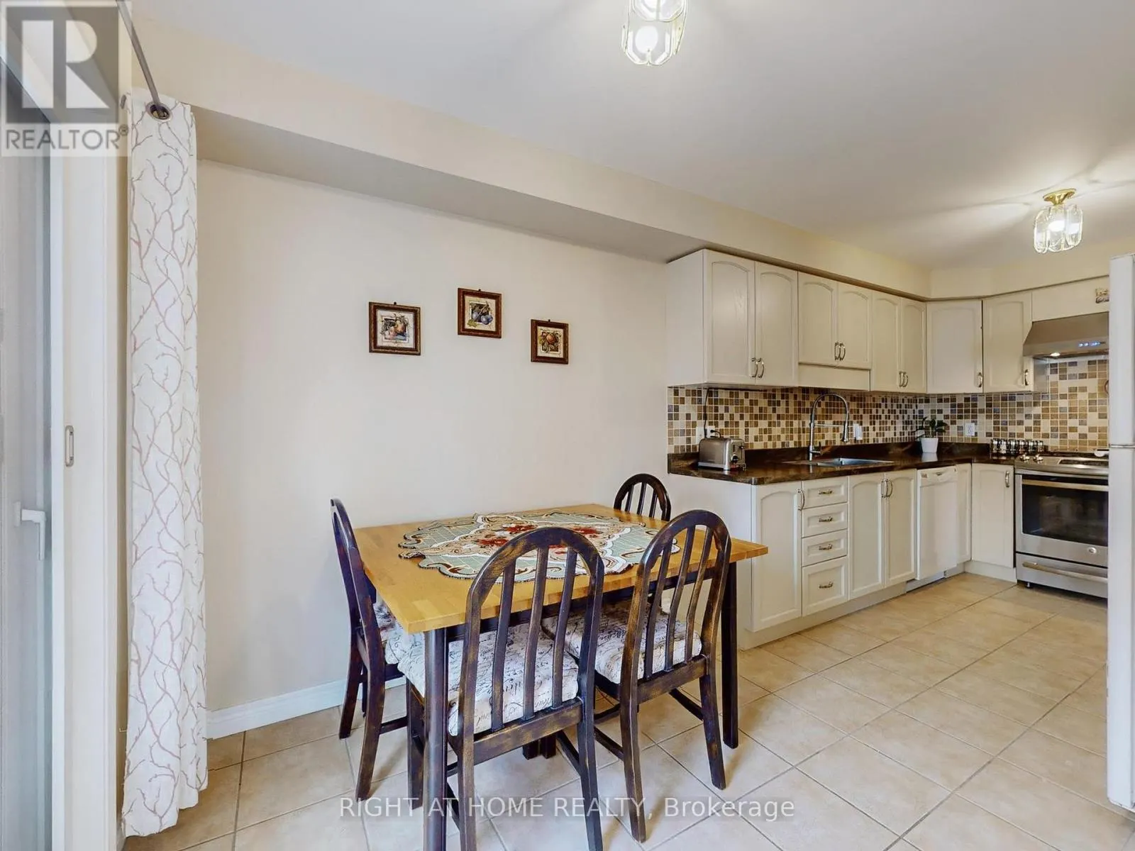 124 PEACHWOOD CRESCENT