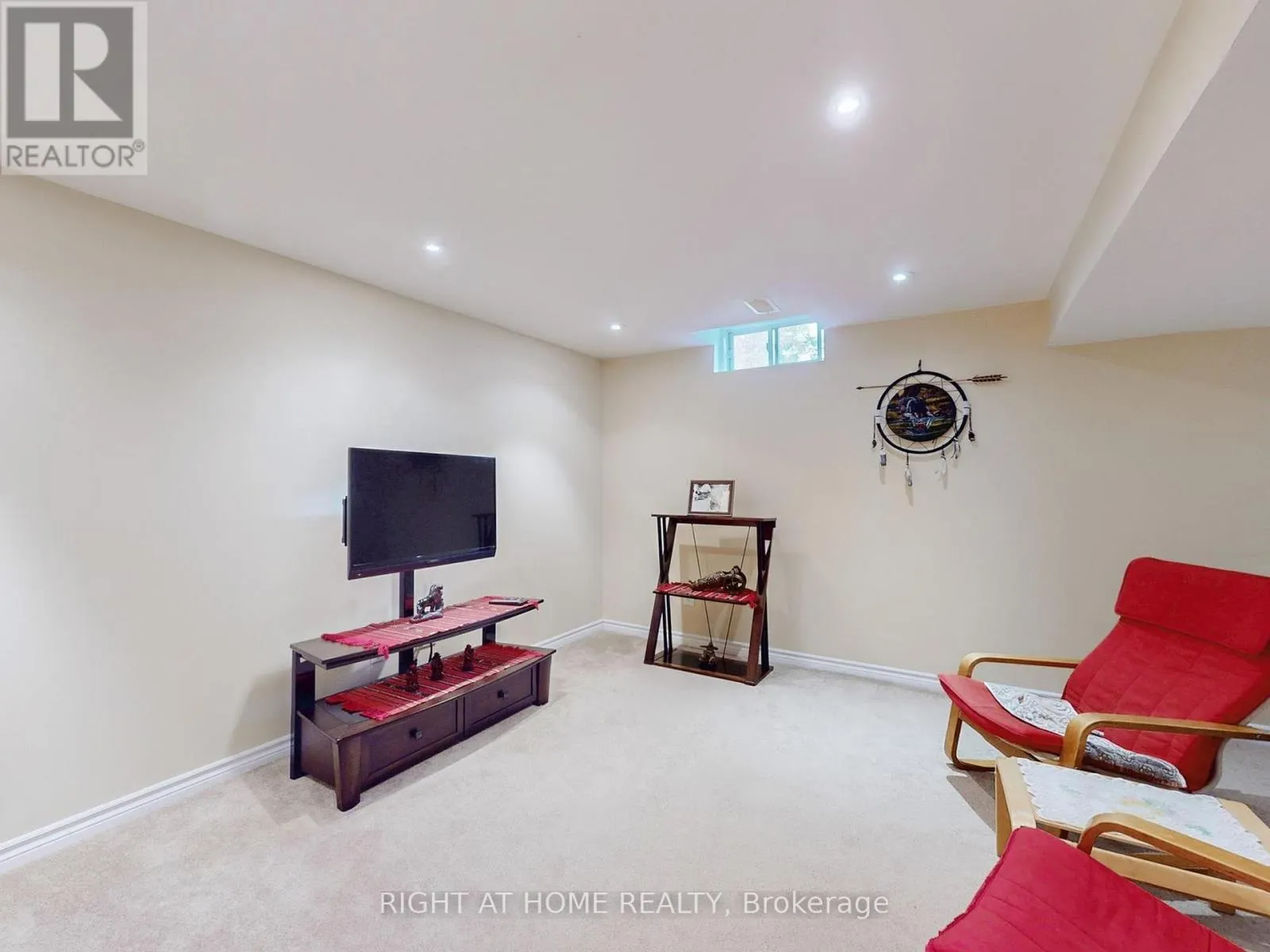 124 PEACHWOOD CRESCENT