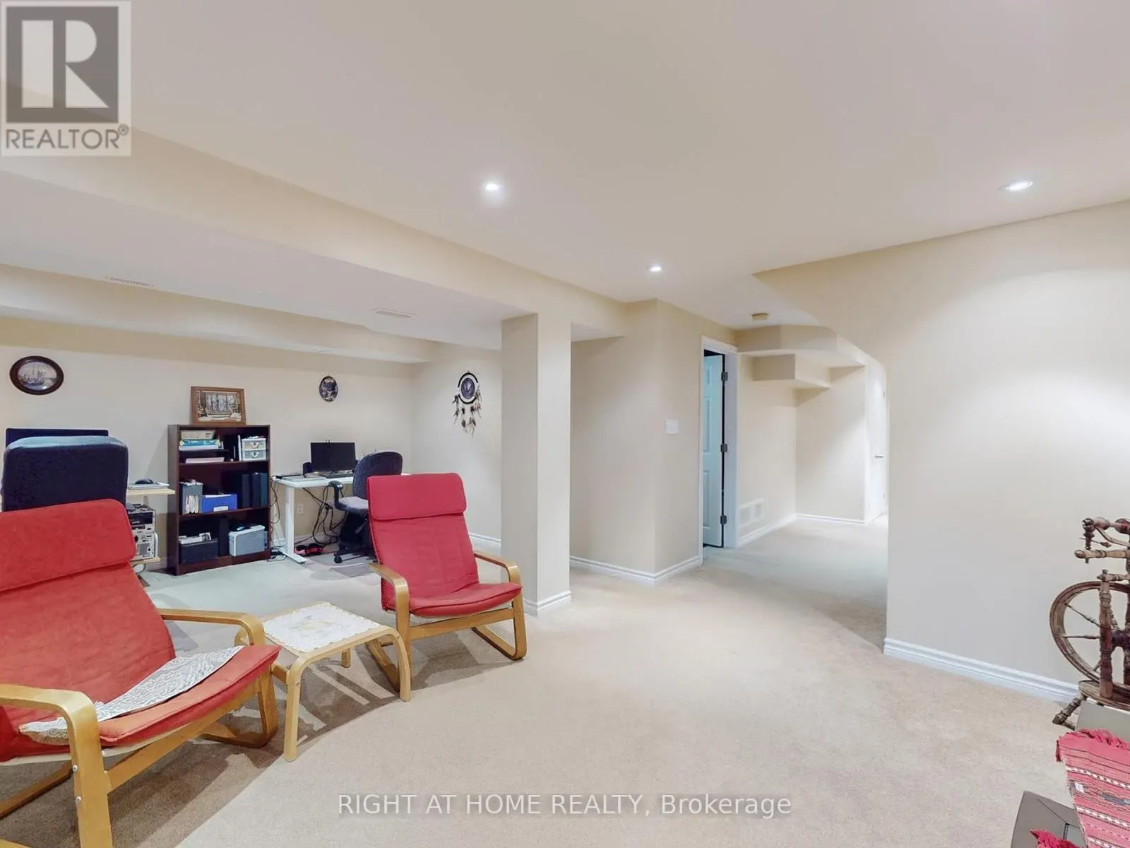 124 PEACHWOOD CRESCENT