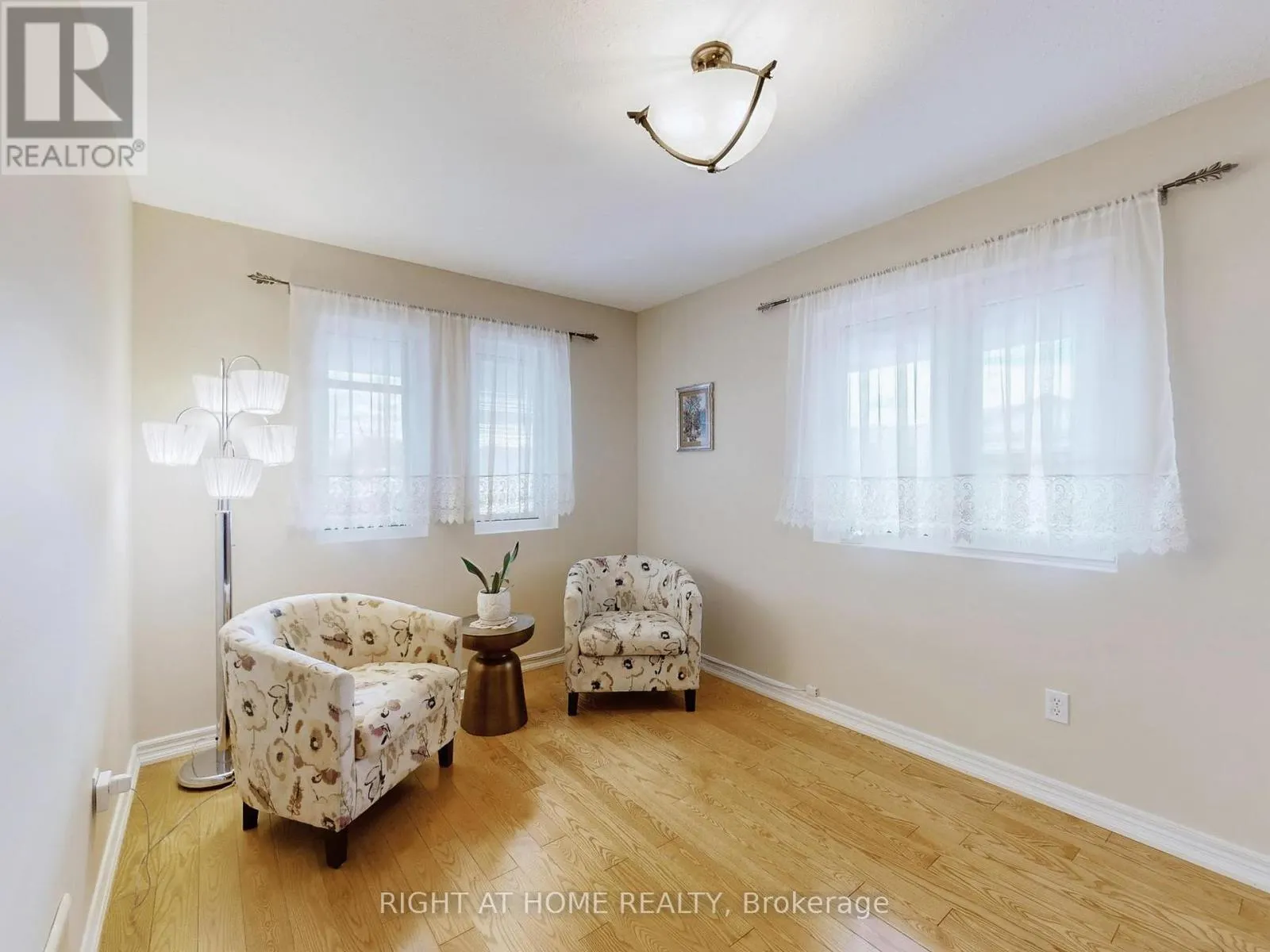 124 PEACHWOOD CRESCENT