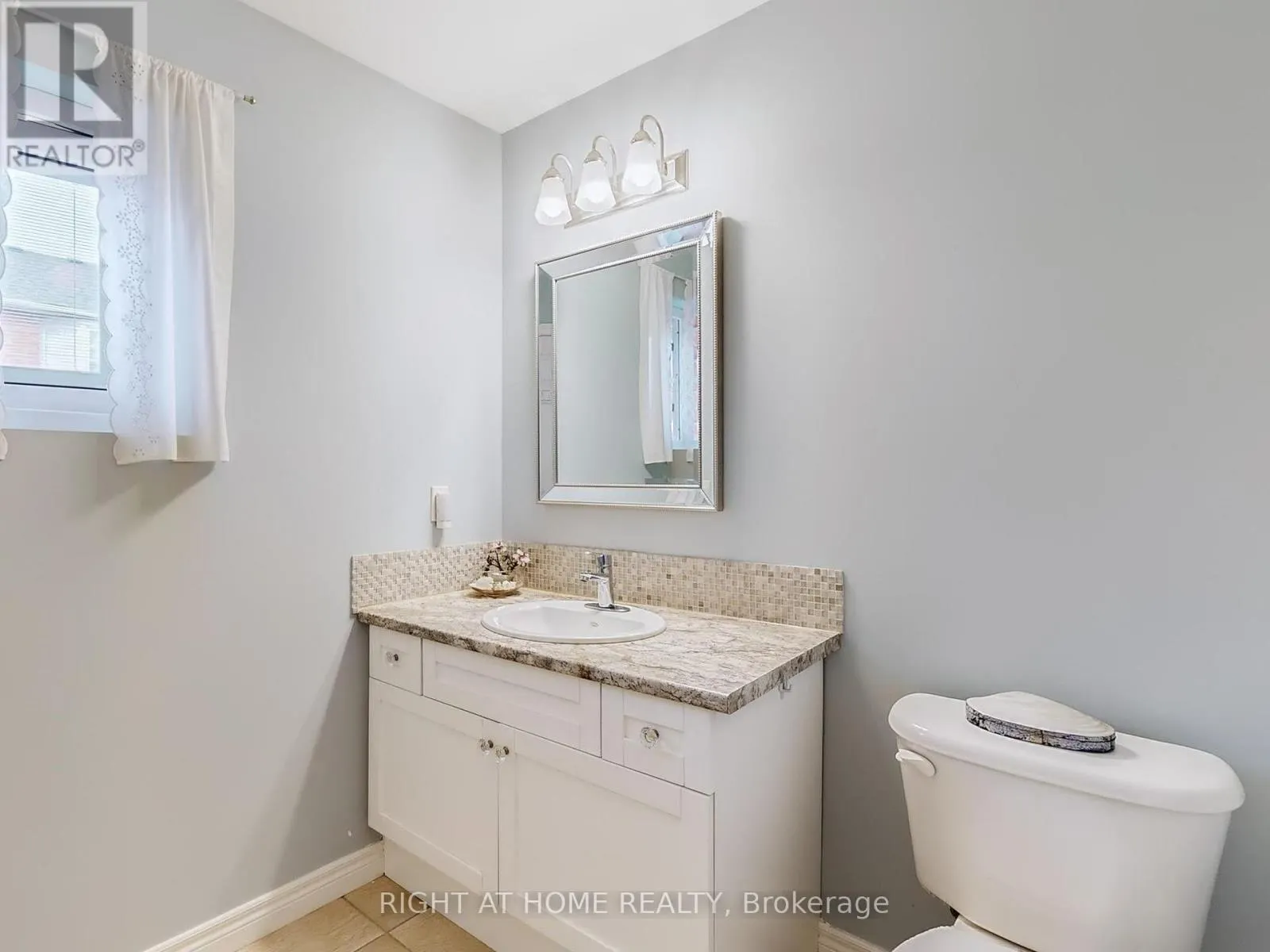 124 PEACHWOOD CRESCENT