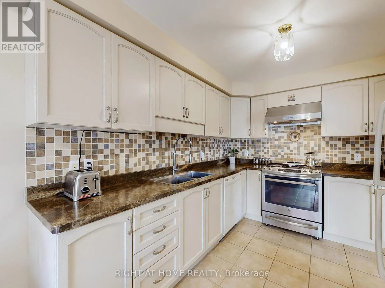 124 PEACHWOOD CRESCENT