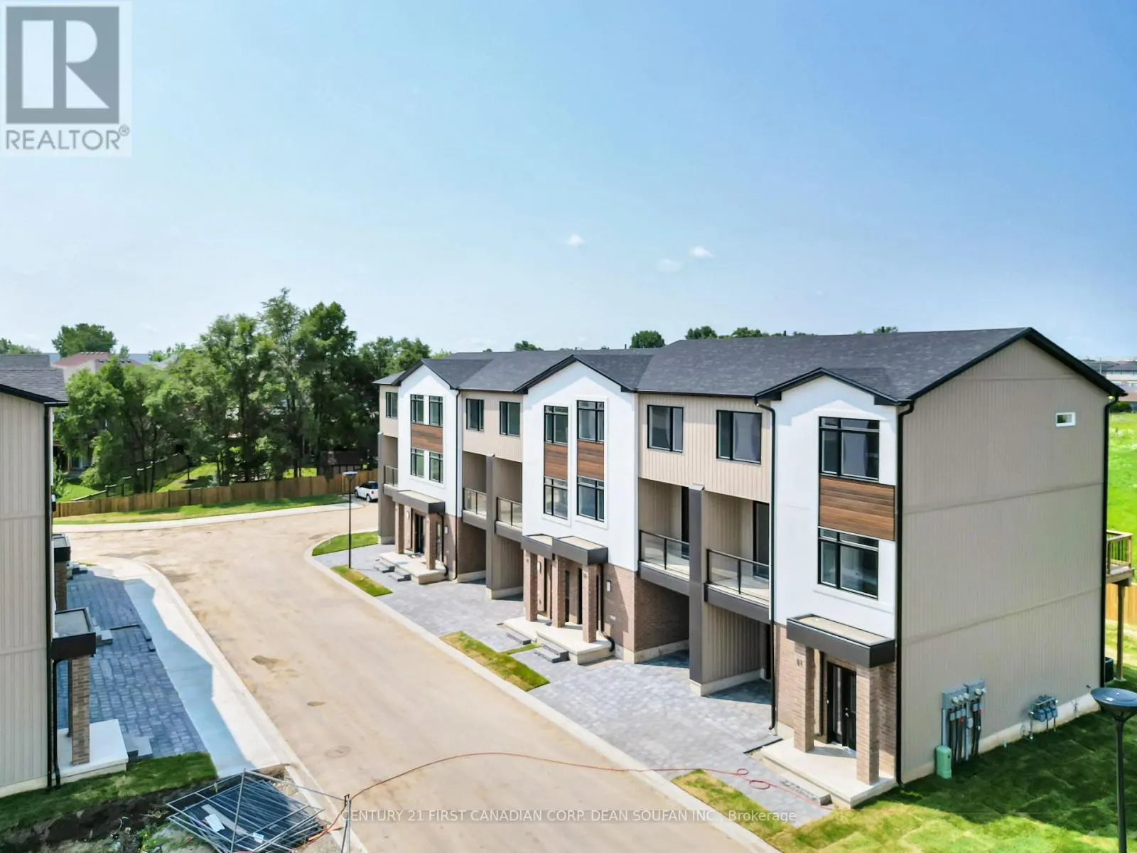 22 - 349 SOUTHDALE ROAD E, #22