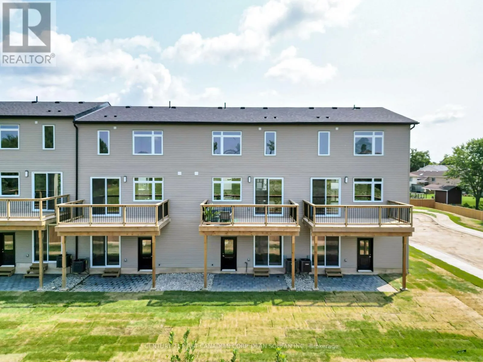 22 - 349 SOUTHDALE ROAD E, #22