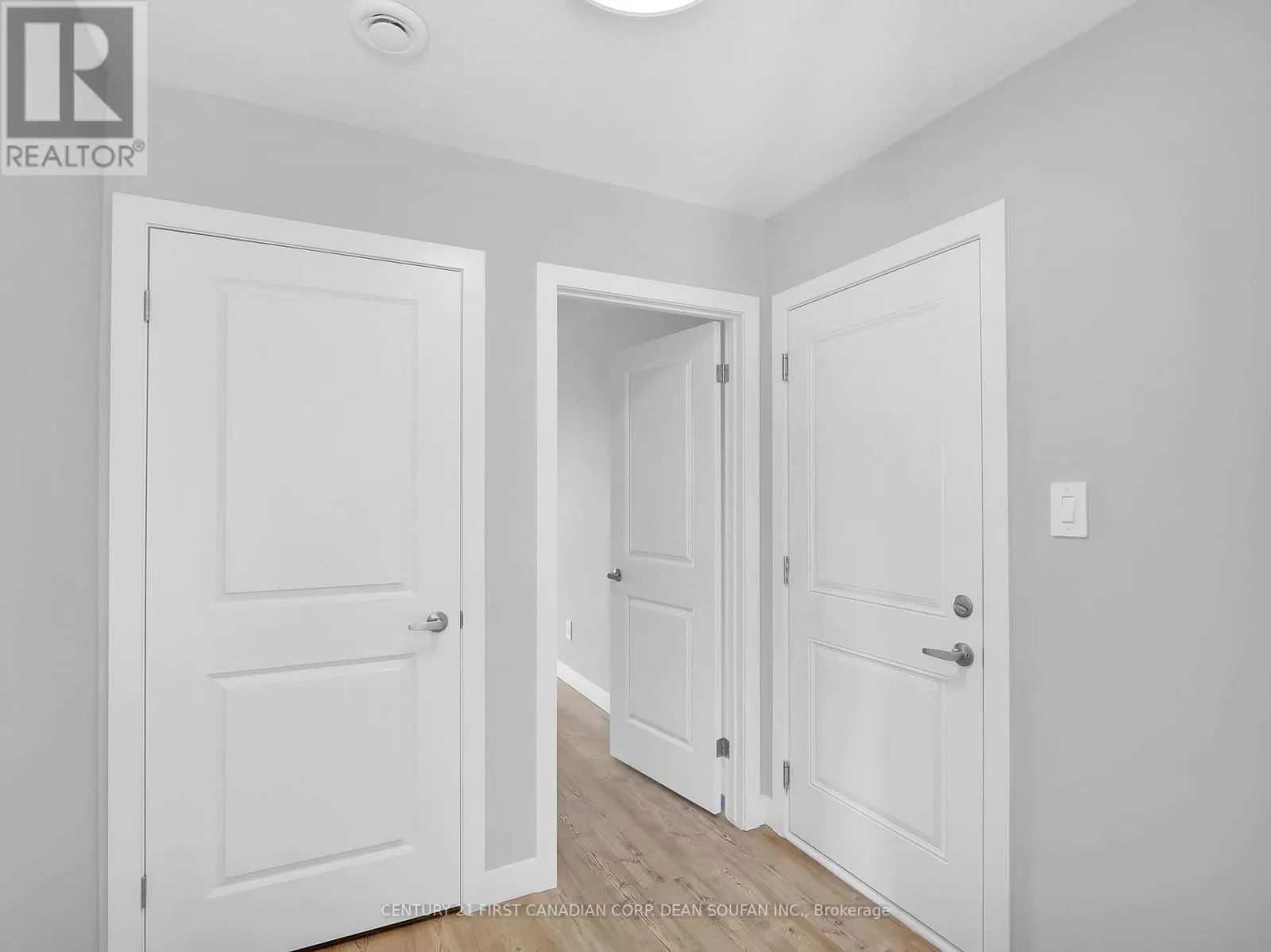 22 - 349 SOUTHDALE ROAD E, #22