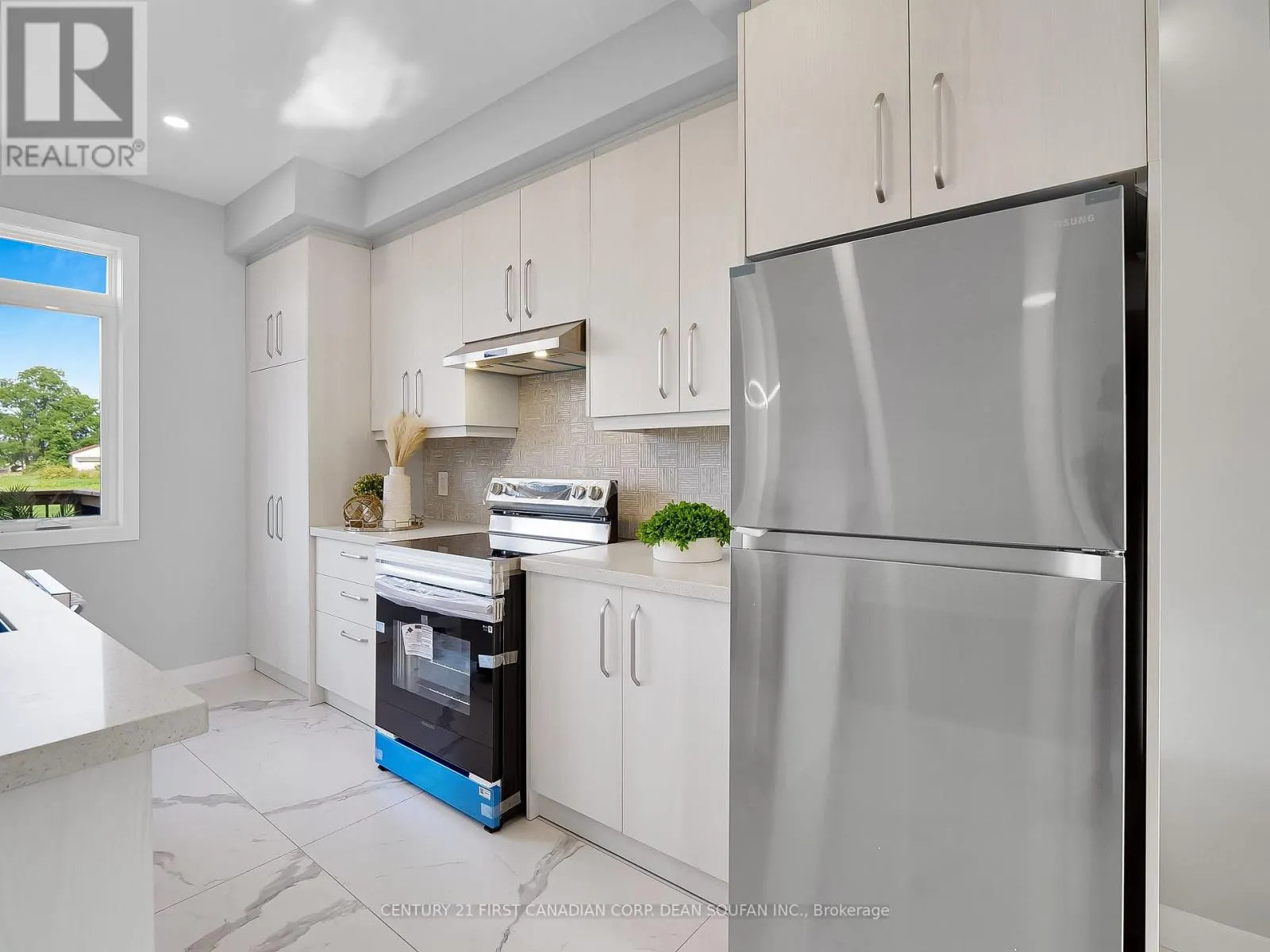 22 - 349 SOUTHDALE ROAD E, #22