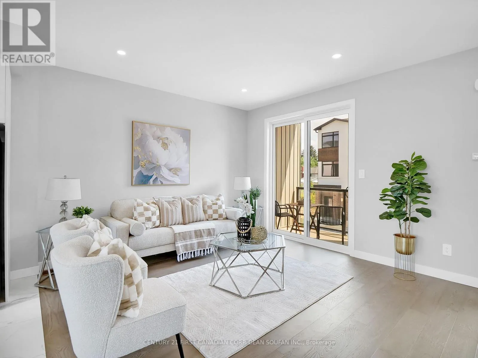 22 - 349 SOUTHDALE ROAD E, #22