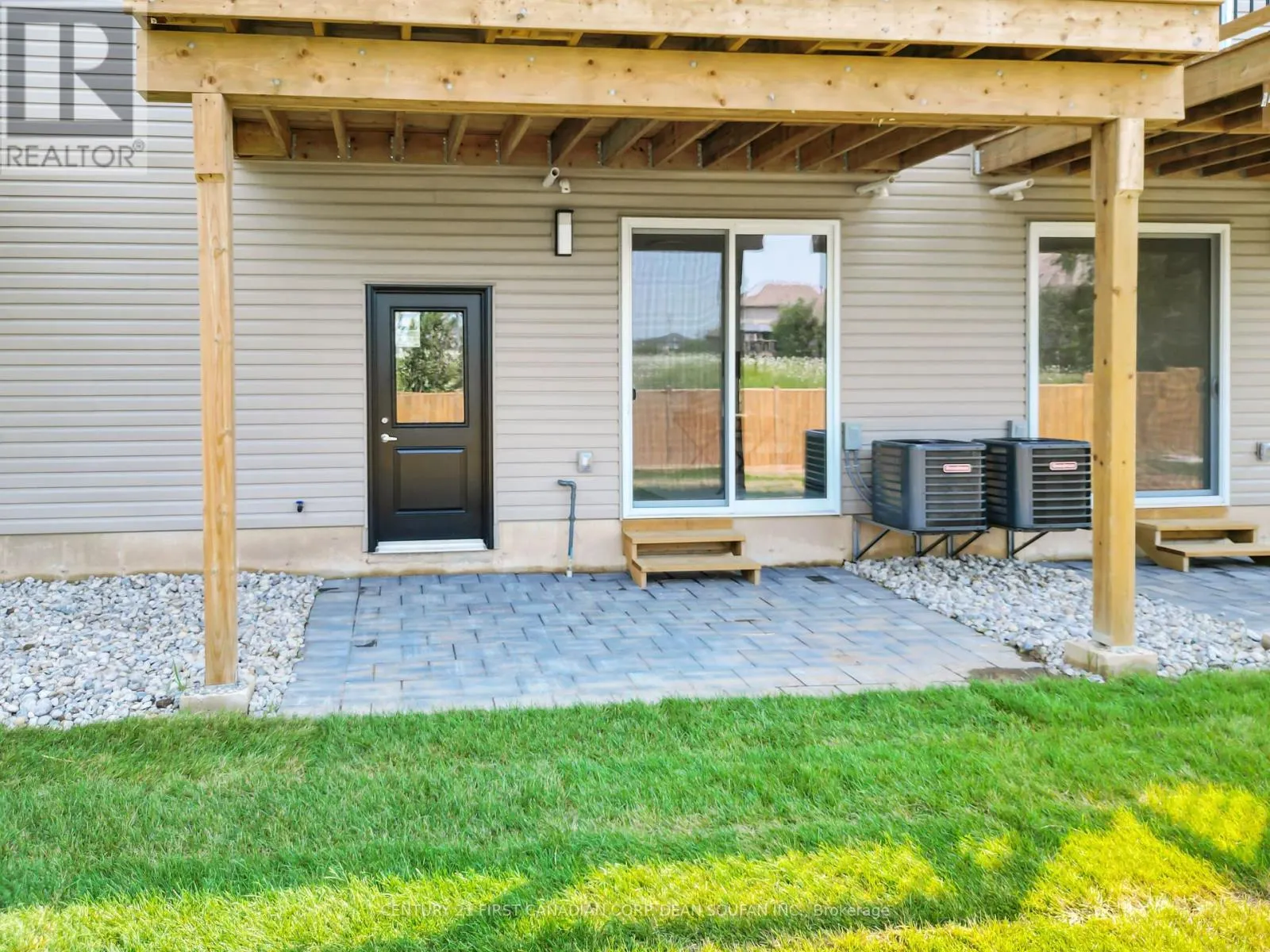 22 - 349 SOUTHDALE ROAD E, #22