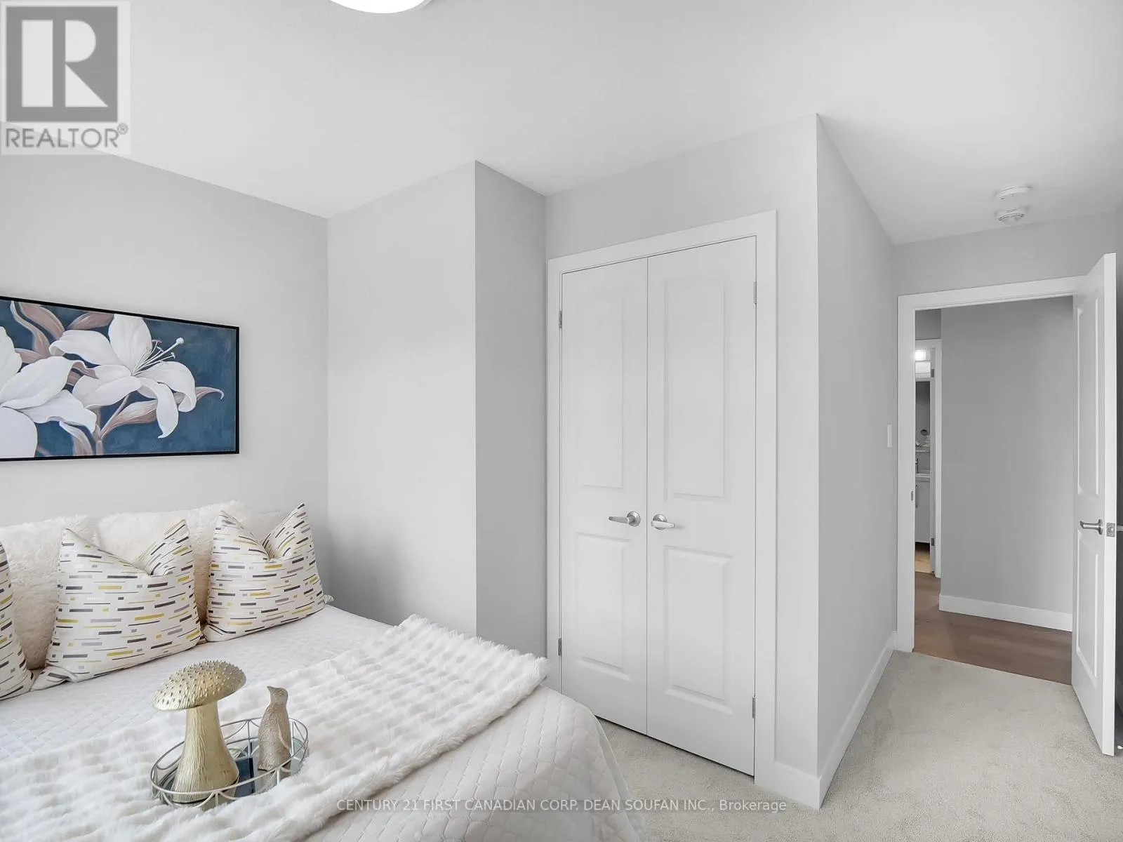 22 - 349 SOUTHDALE ROAD E, #22