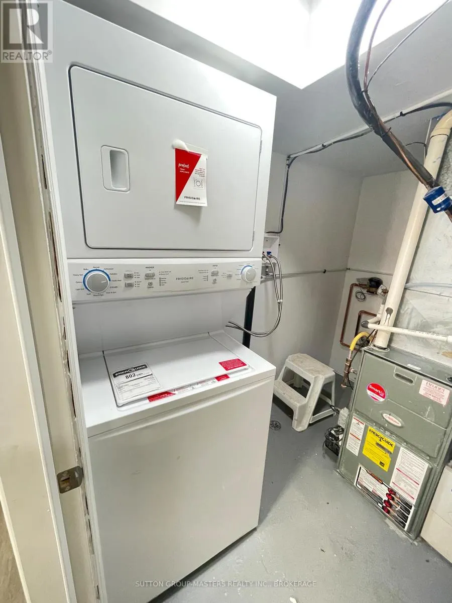 2 - 248 MCLELLAN COURT, #2