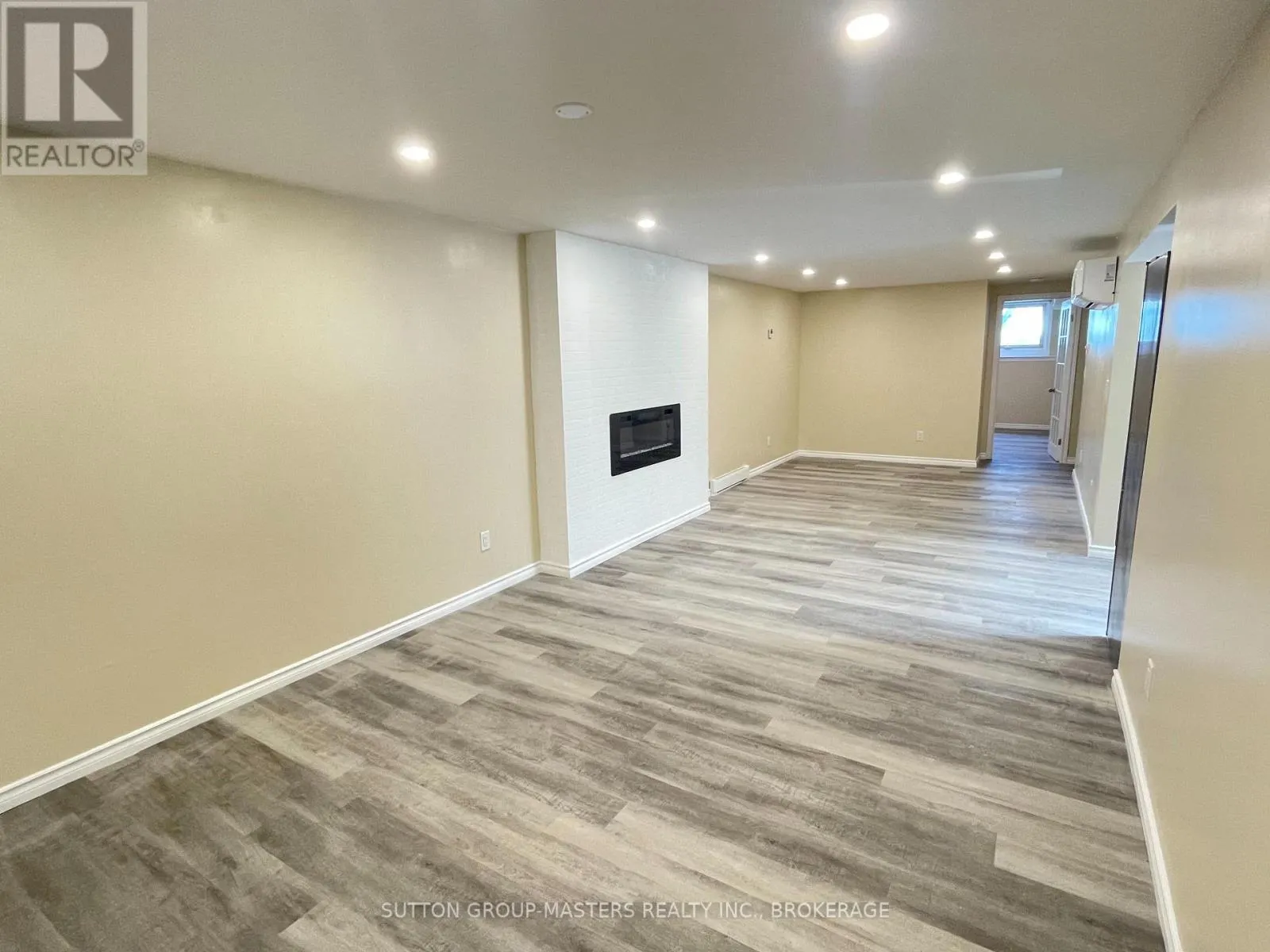 2 - 248 MCLELLAN COURT, #2