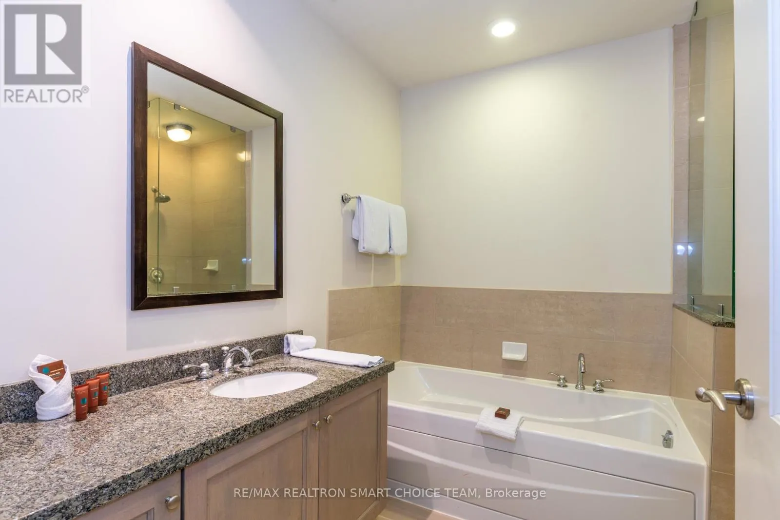 L204-A1&B1 - 1869 MUSKOKA 118 ROAD W