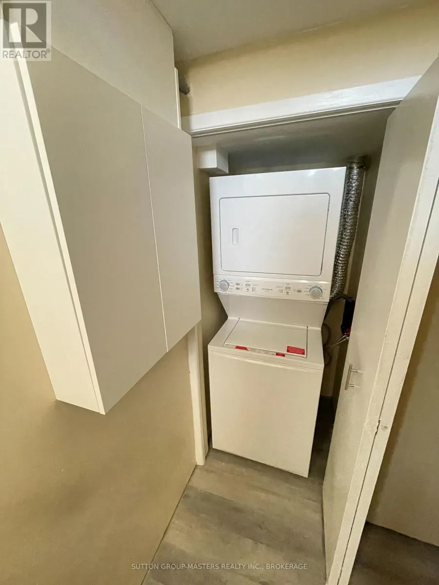 1 - 248 MCLELLAN COURT, #1