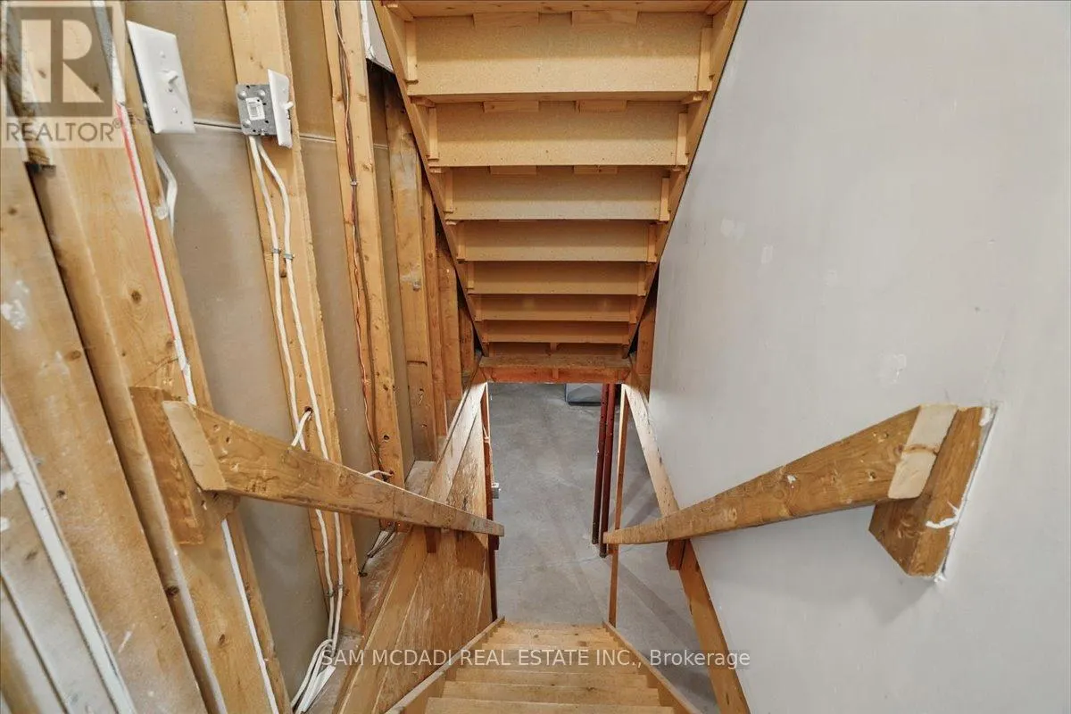 20 - 6 VALLEY RIDGE LANE