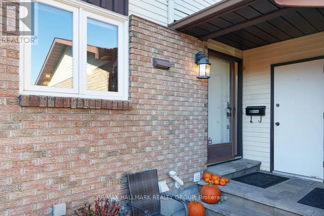 2534 SOUTHVALE CRESCENT