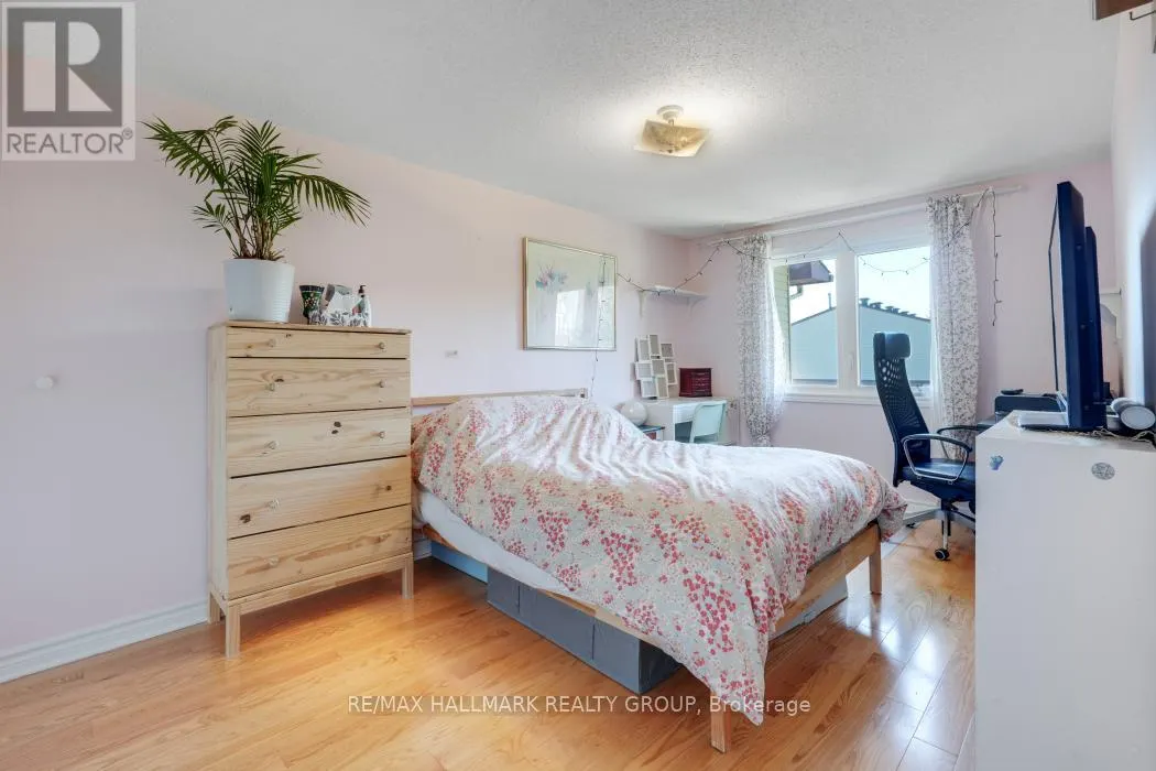 2534 SOUTHVALE CRESCENT