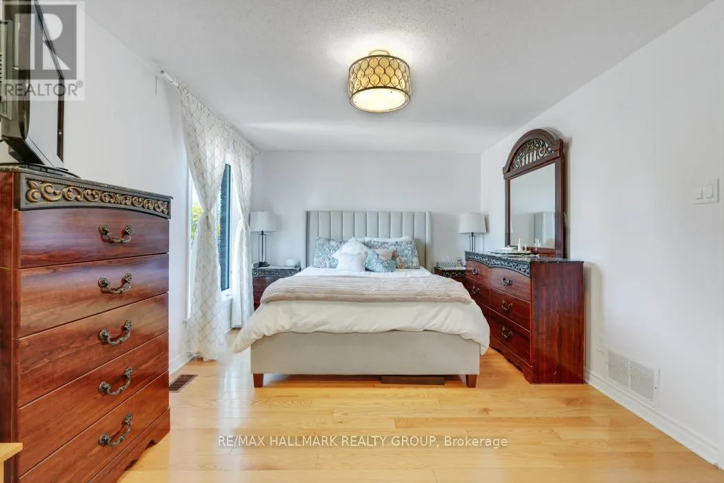 2534 SOUTHVALE CRESCENT