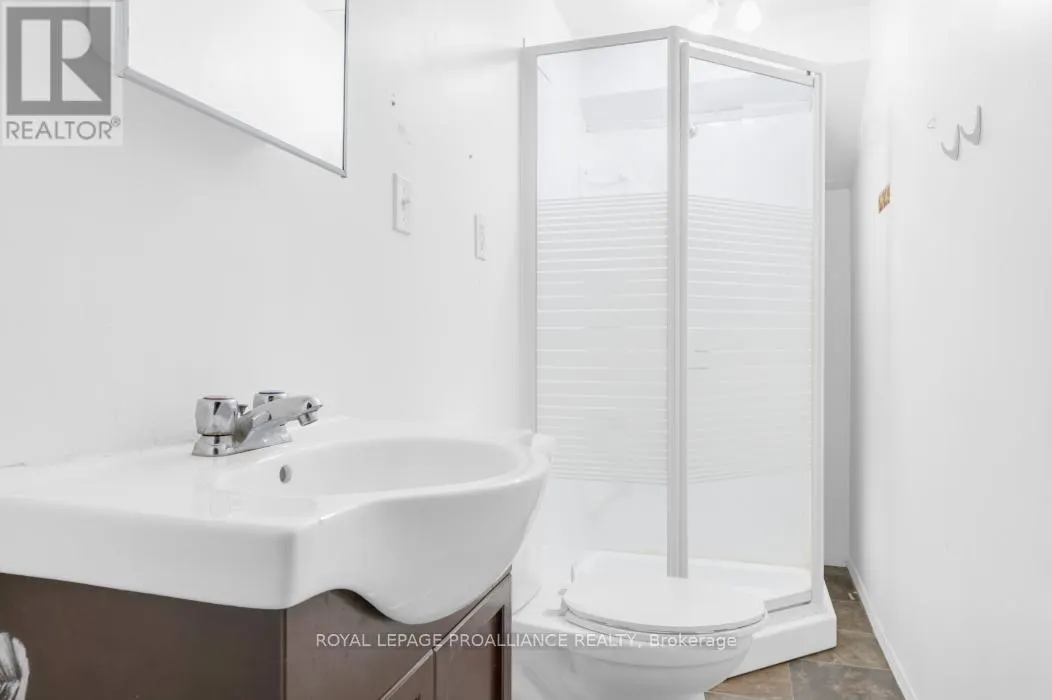 208 VICTORIA STREET N