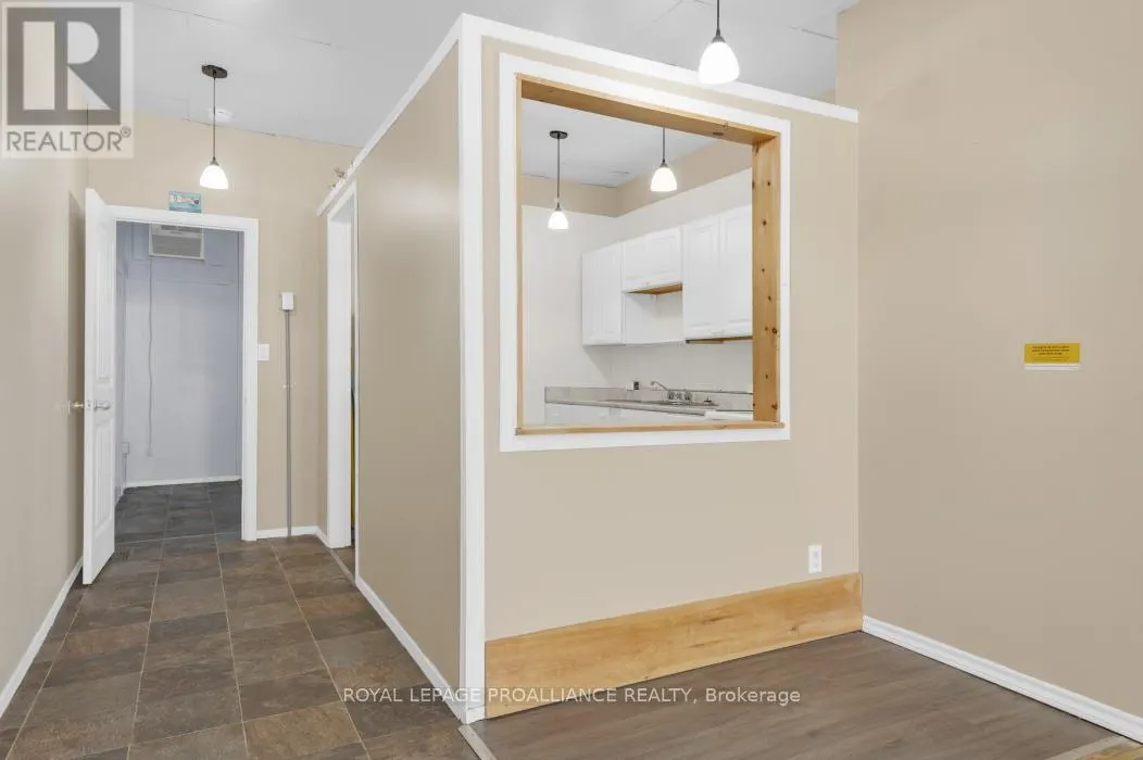 208 VICTORIA STREET N