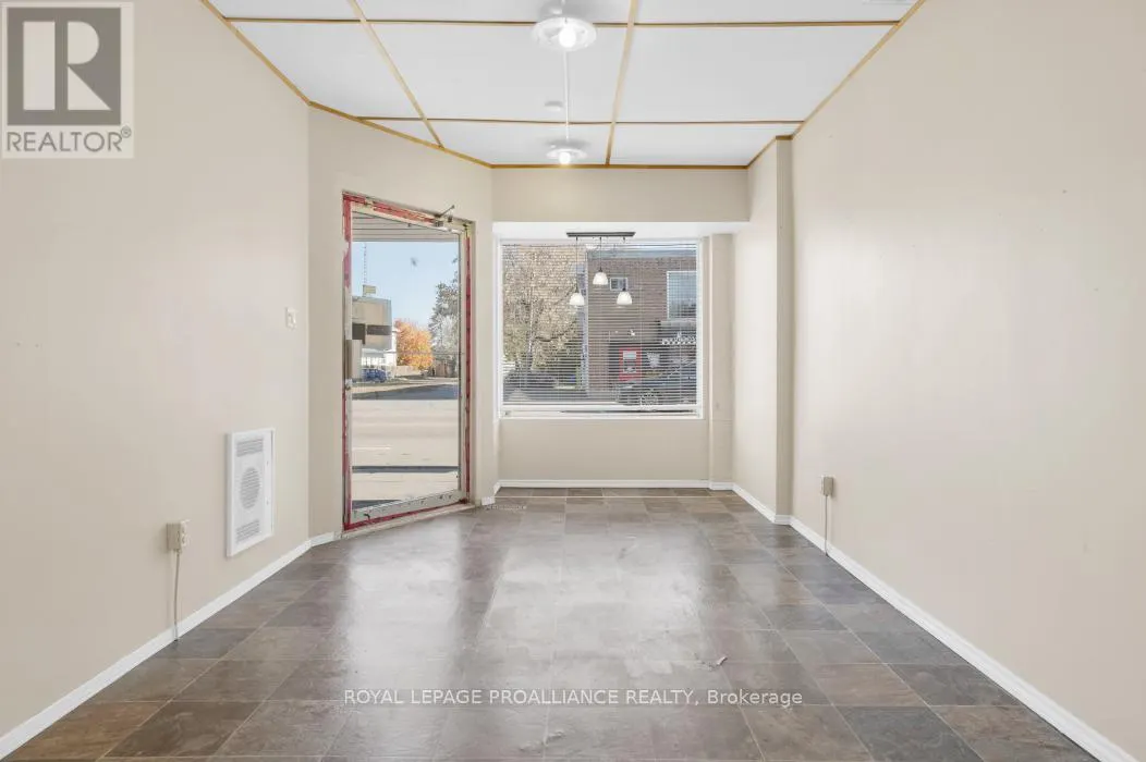 208 VICTORIA STREET N