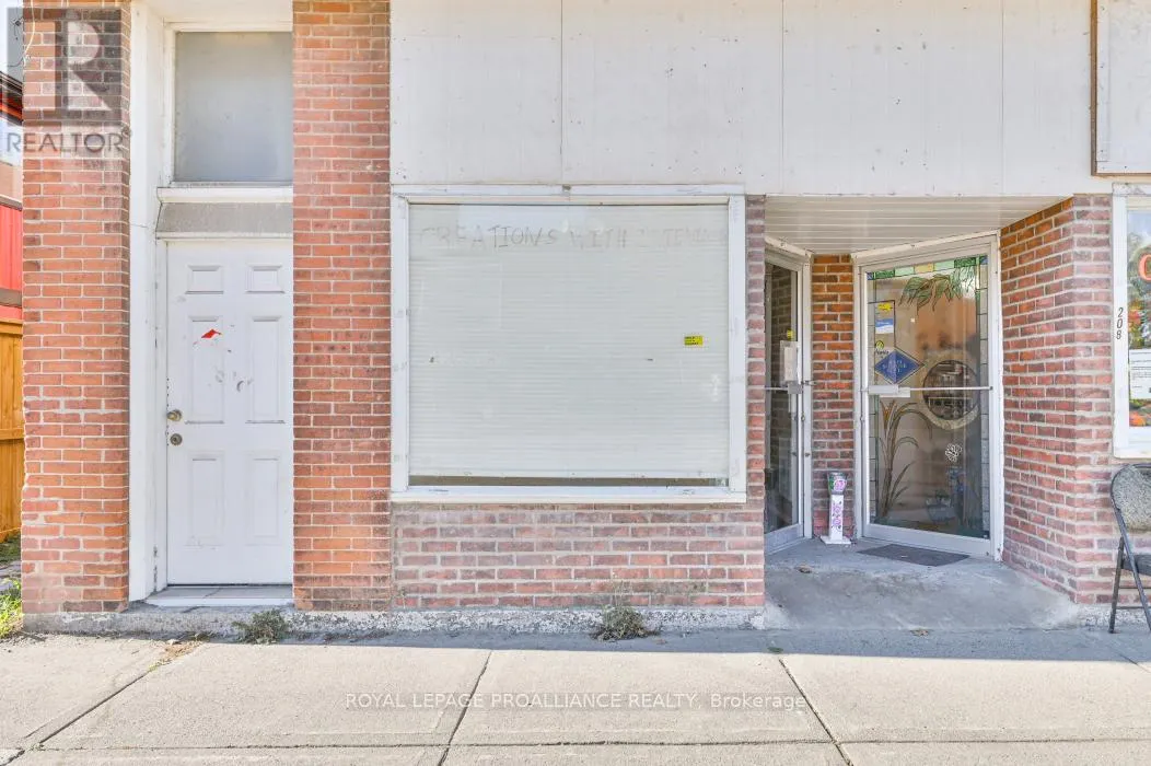 208 VICTORIA STREET N