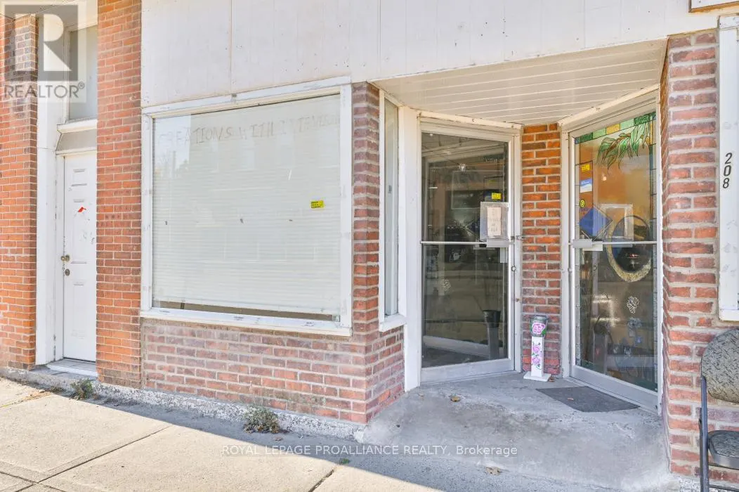 208 VICTORIA STREET N