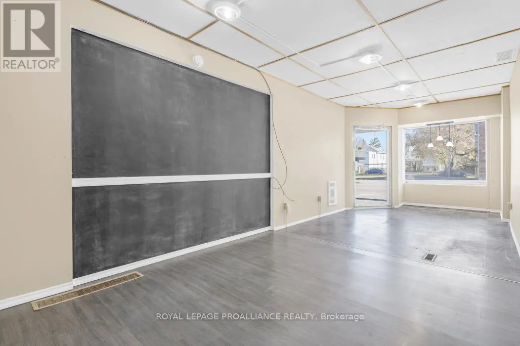 208 VICTORIA STREET N