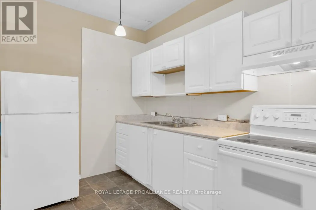 208 VICTORIA STREET N